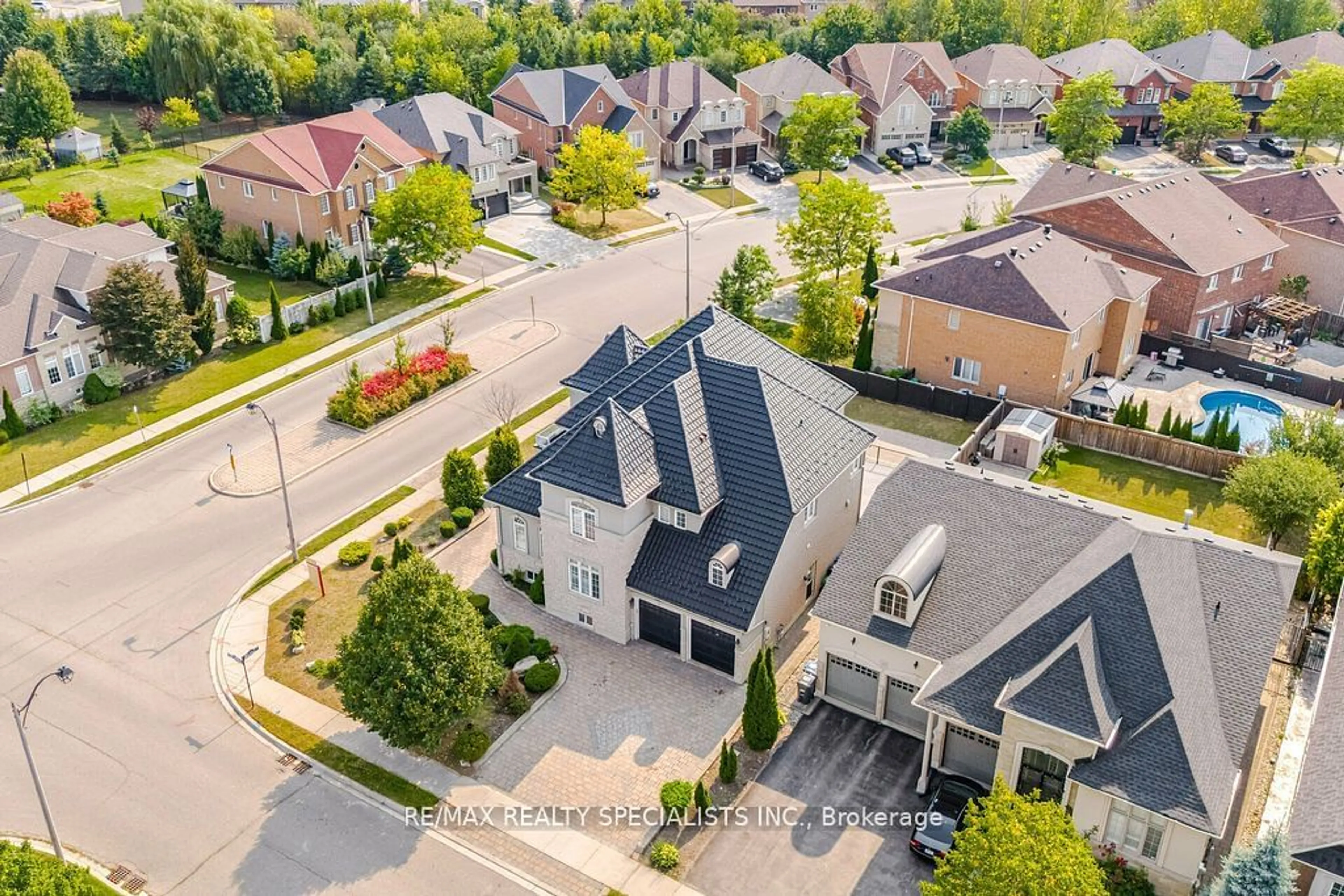 Frontside or backside of a home, the street view for 2 Belleville Dr, Brampton Ontario L6P 1V7