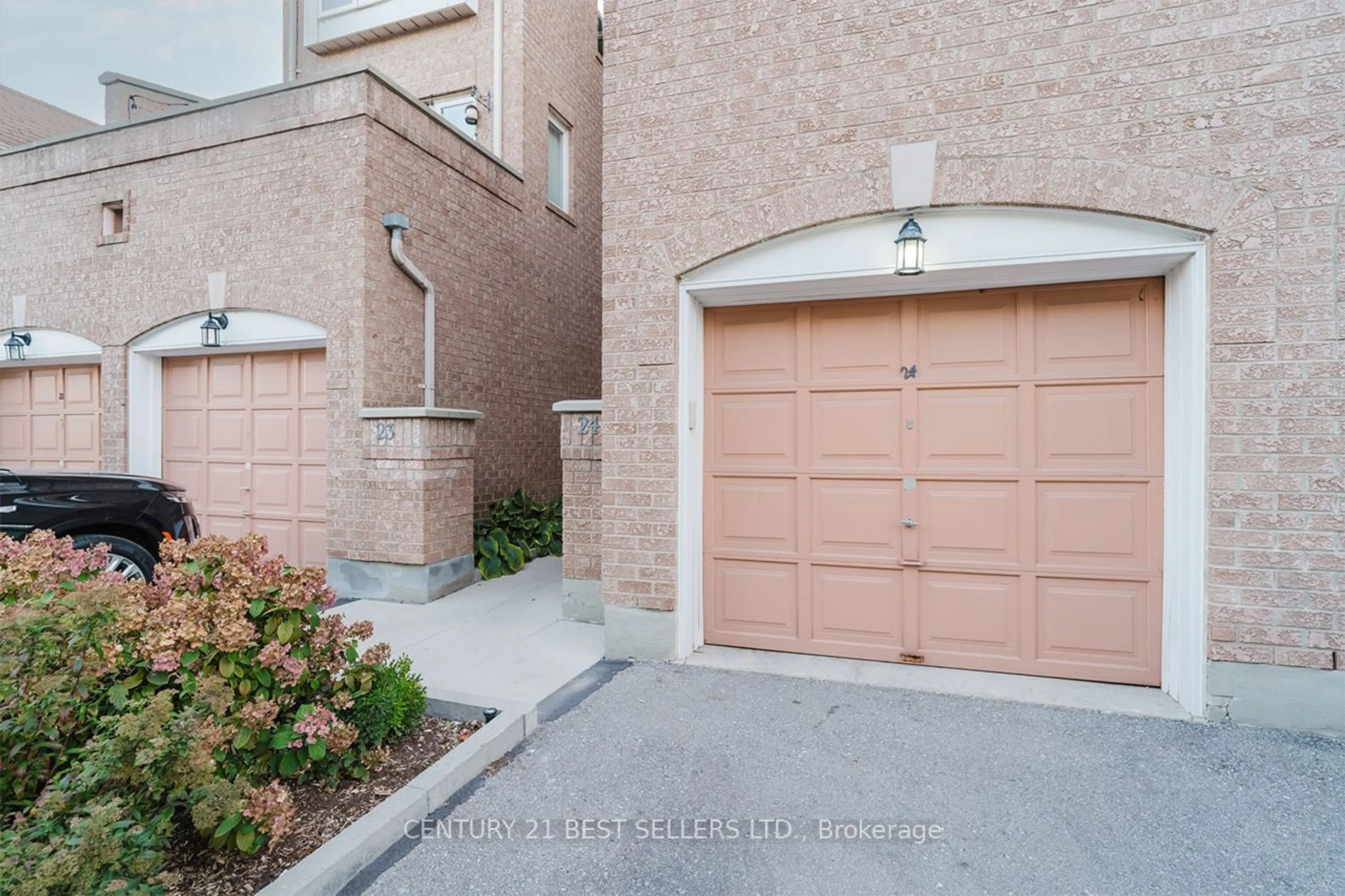 A pic from exterior of the house or condo, the street view for 45 Bristol Rd #24, Mississauga Ontario L4Z 3P5