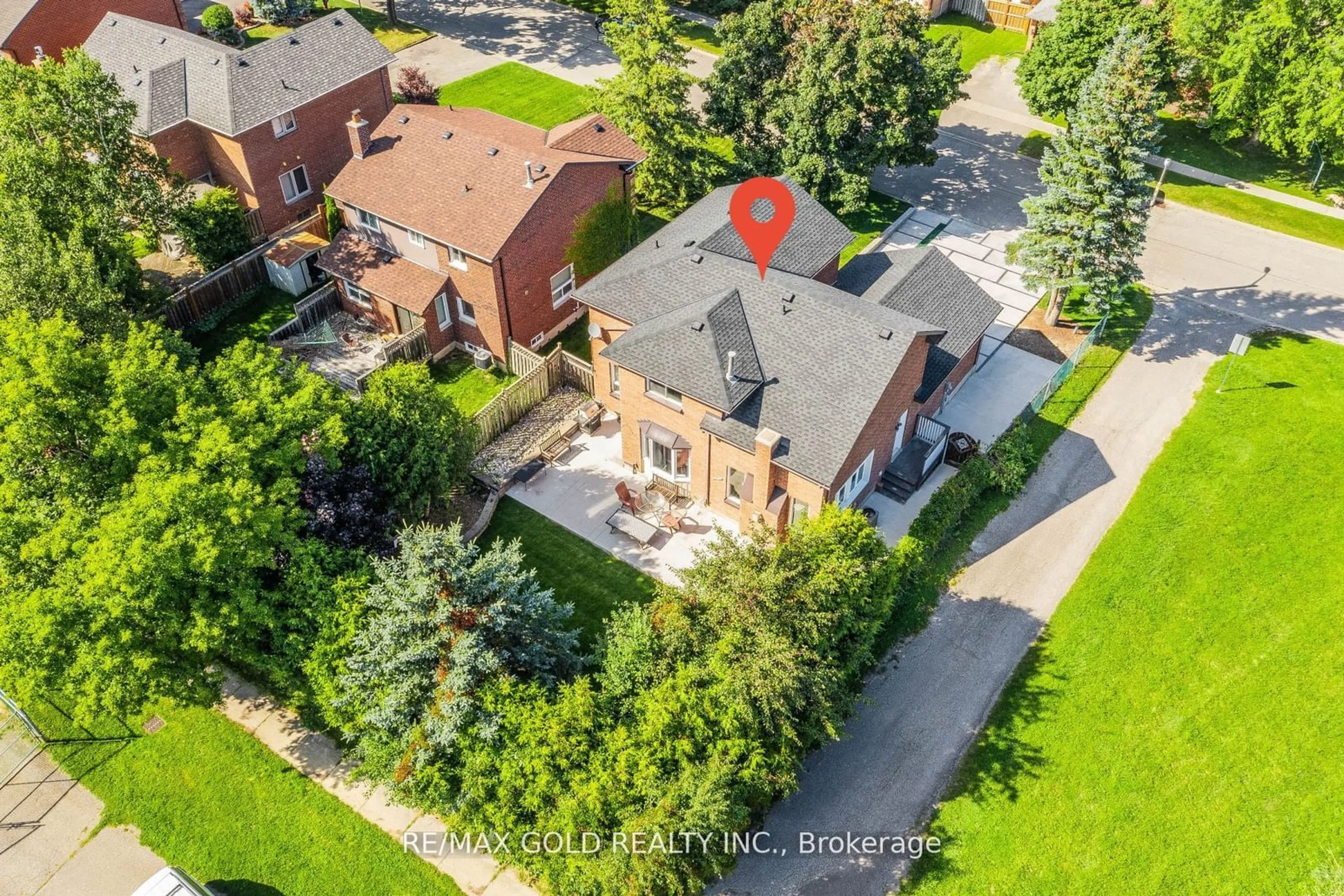 Frontside or backside of a home, the street view for 123 Meadow Dr, Orangeville Ontario L6W 4J7