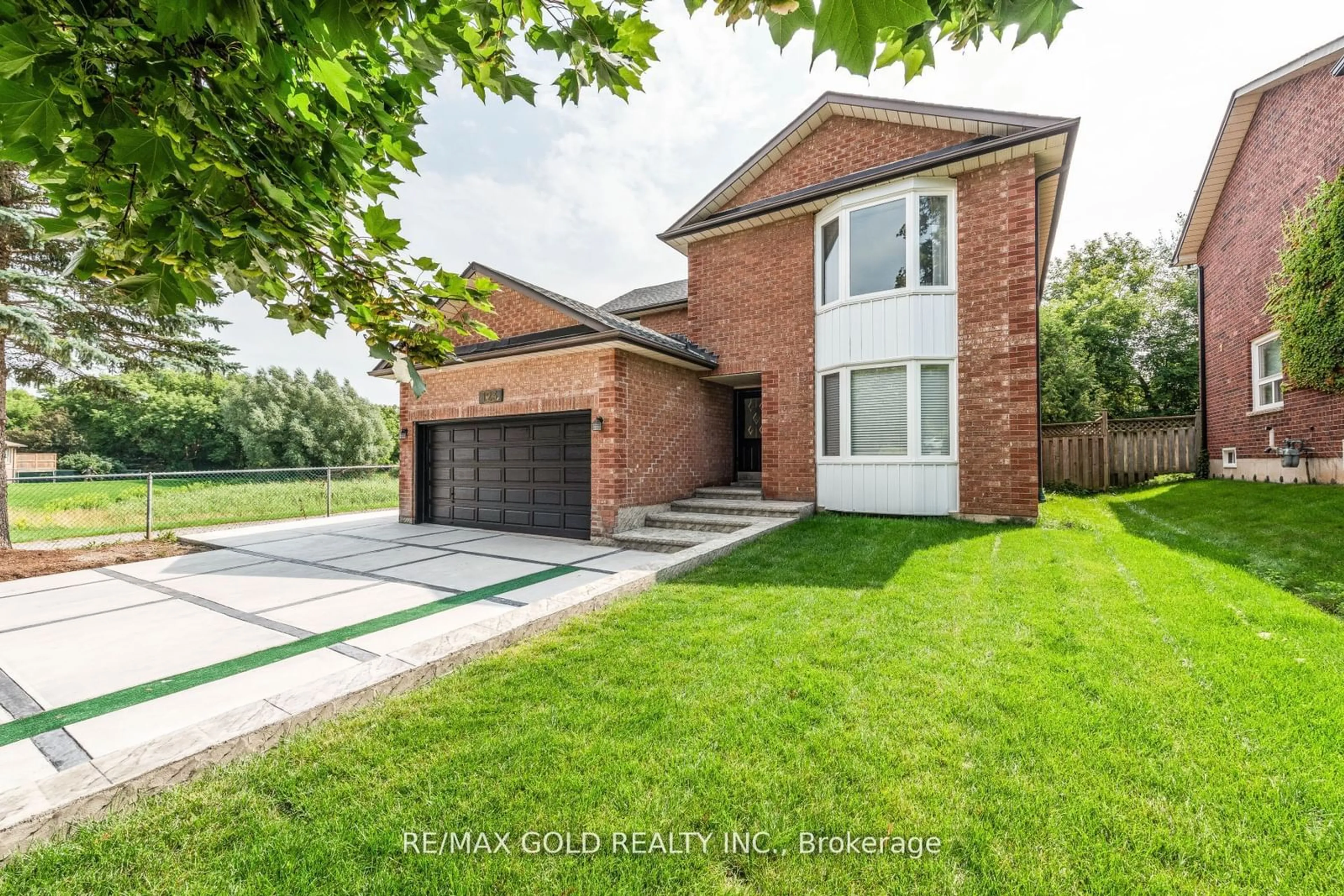 Home with brick exterior material for 123 Meadow Dr, Orangeville Ontario L6W 4J7