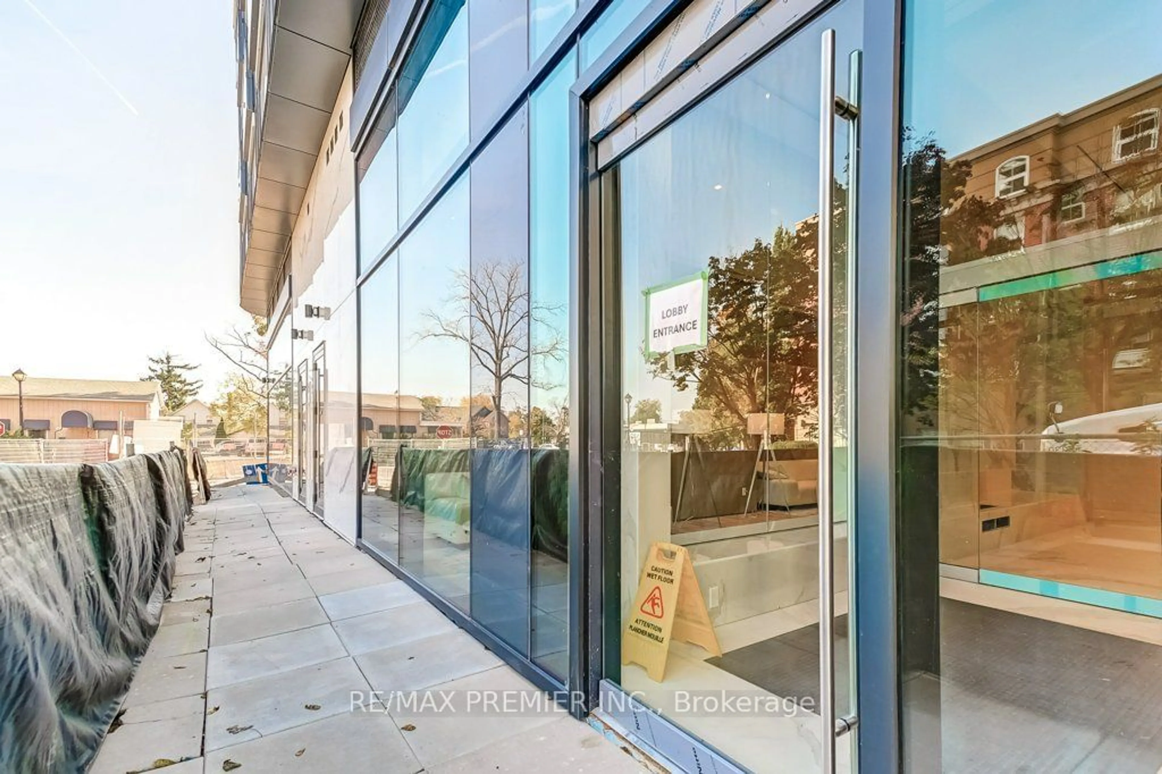 Indoor foyer, ceramic floors for 370 Martha St #2004, Burlington Ontario L7R 2P7