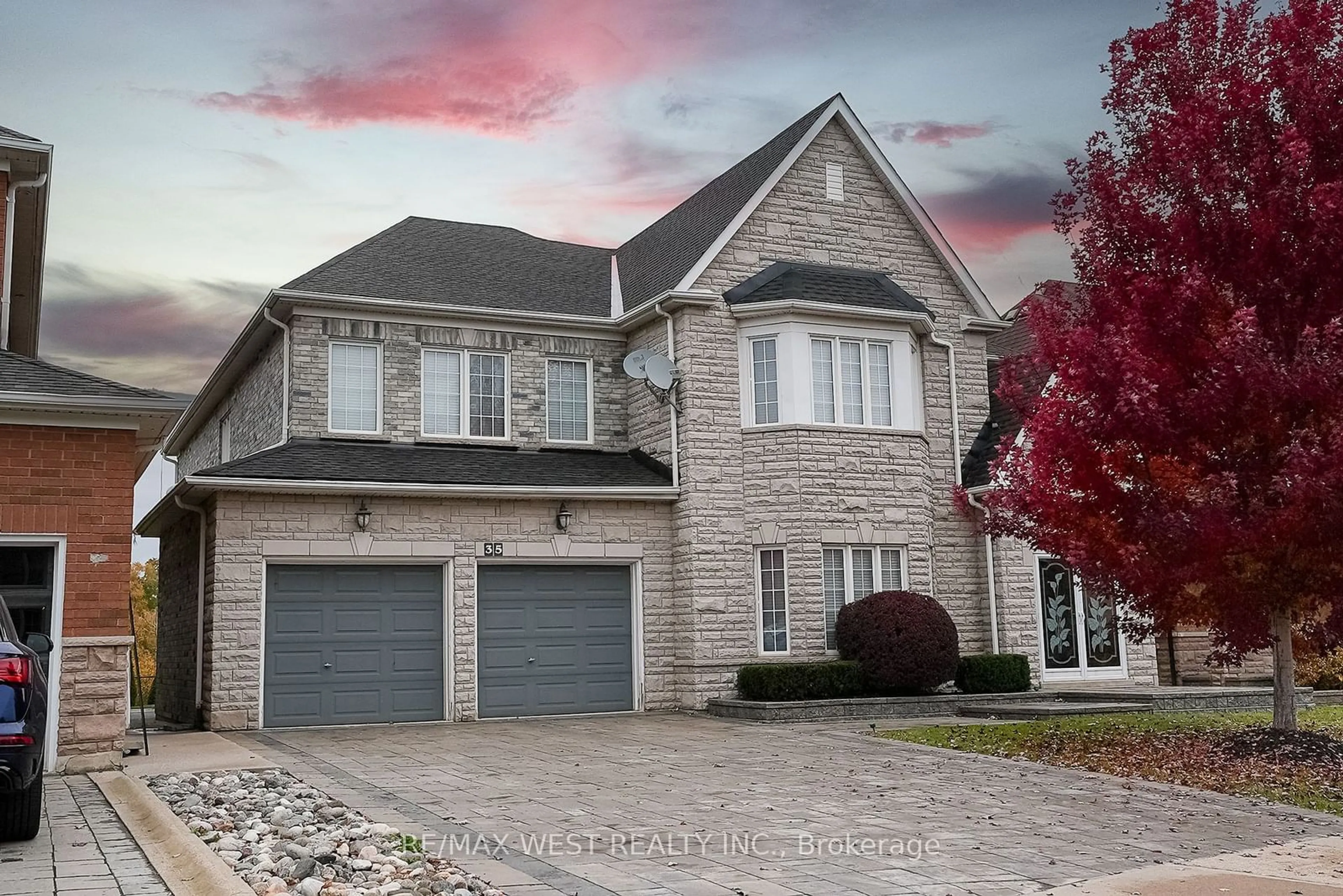 Home with brick exterior material for 35 Donwoods Crt, Brampton Ontario L6P 1T6