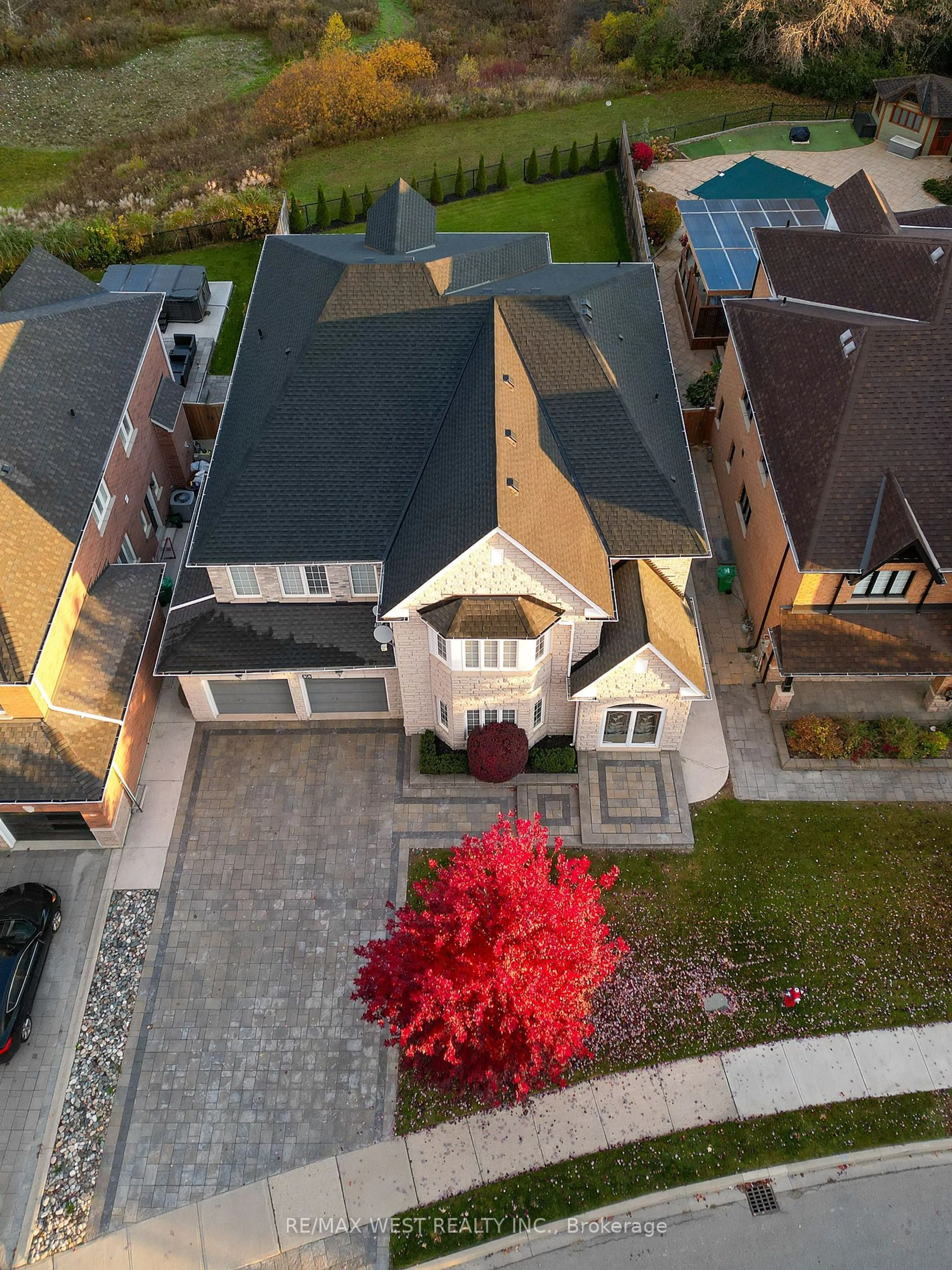 Frontside or backside of a home, the street view for 35 Donwoods Crt, Brampton Ontario L6P 1T6