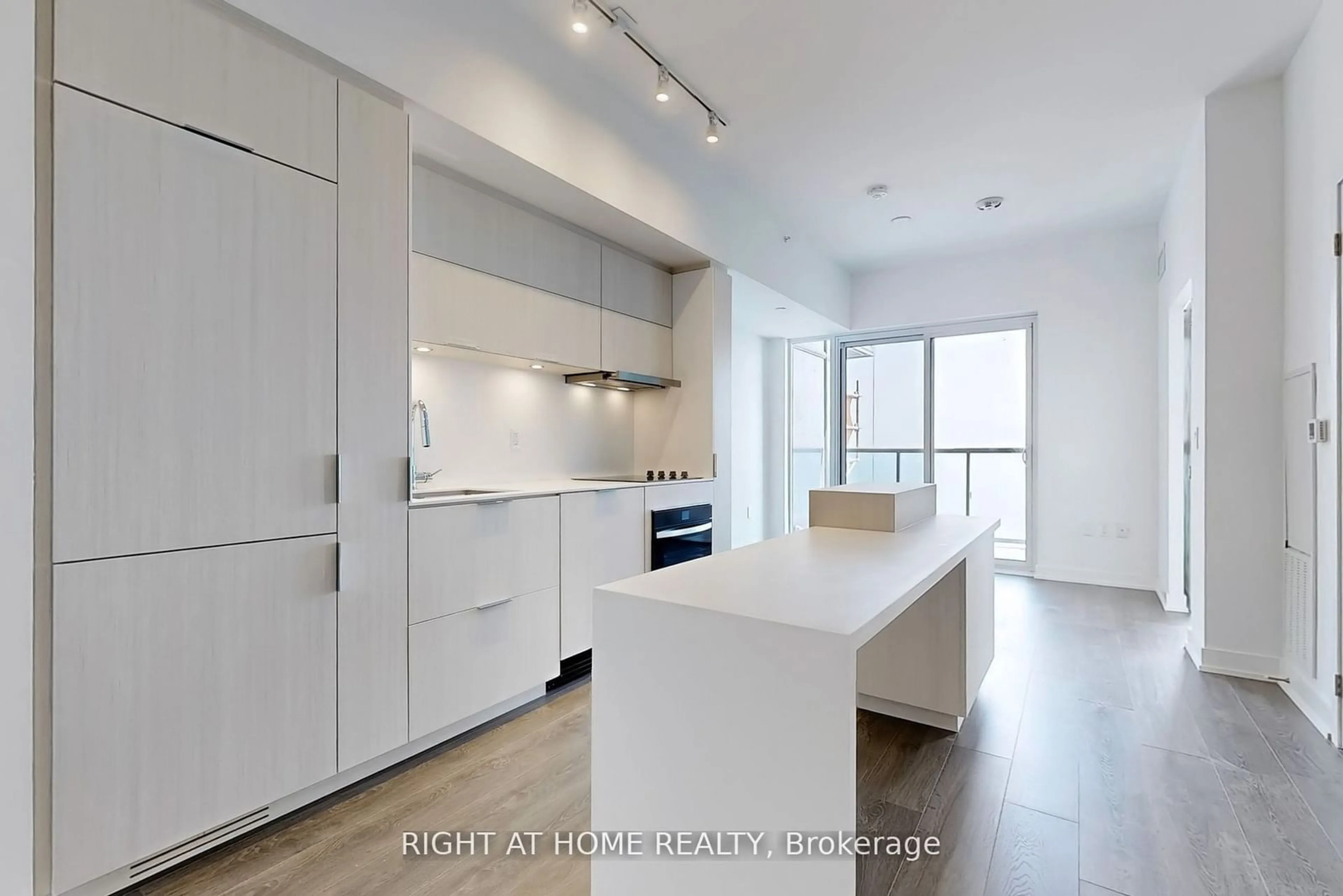 Open concept kitchen for 370 Martha St #1906, Burlington Ontario L7R 0G9