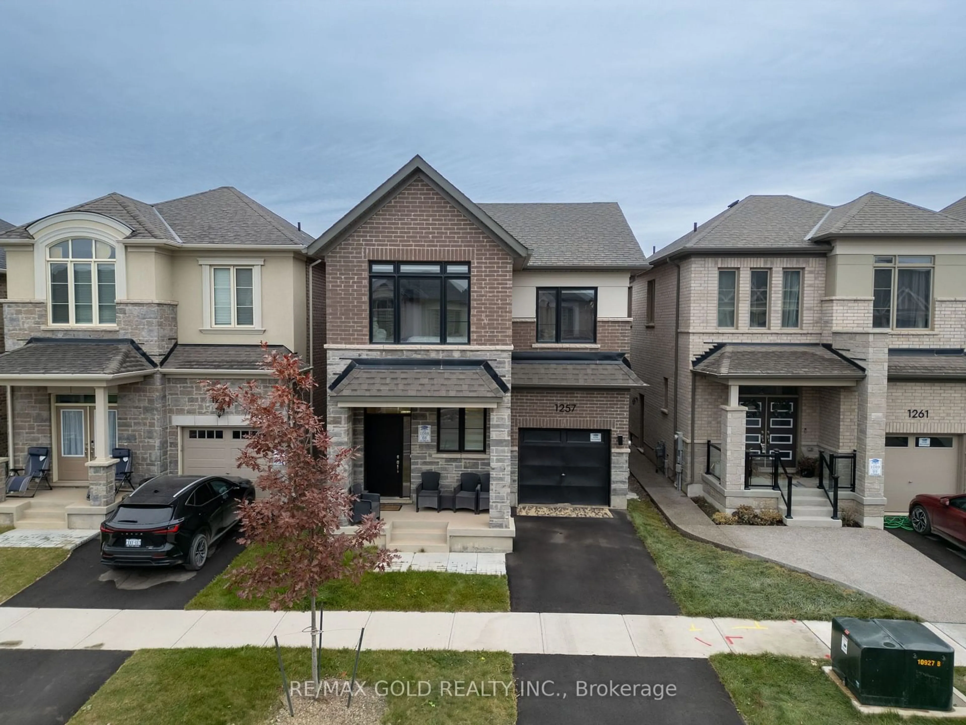 Frontside or backside of a home, the street view for 1257 Trudeau Dr, Milton Ontario L9T 6H8