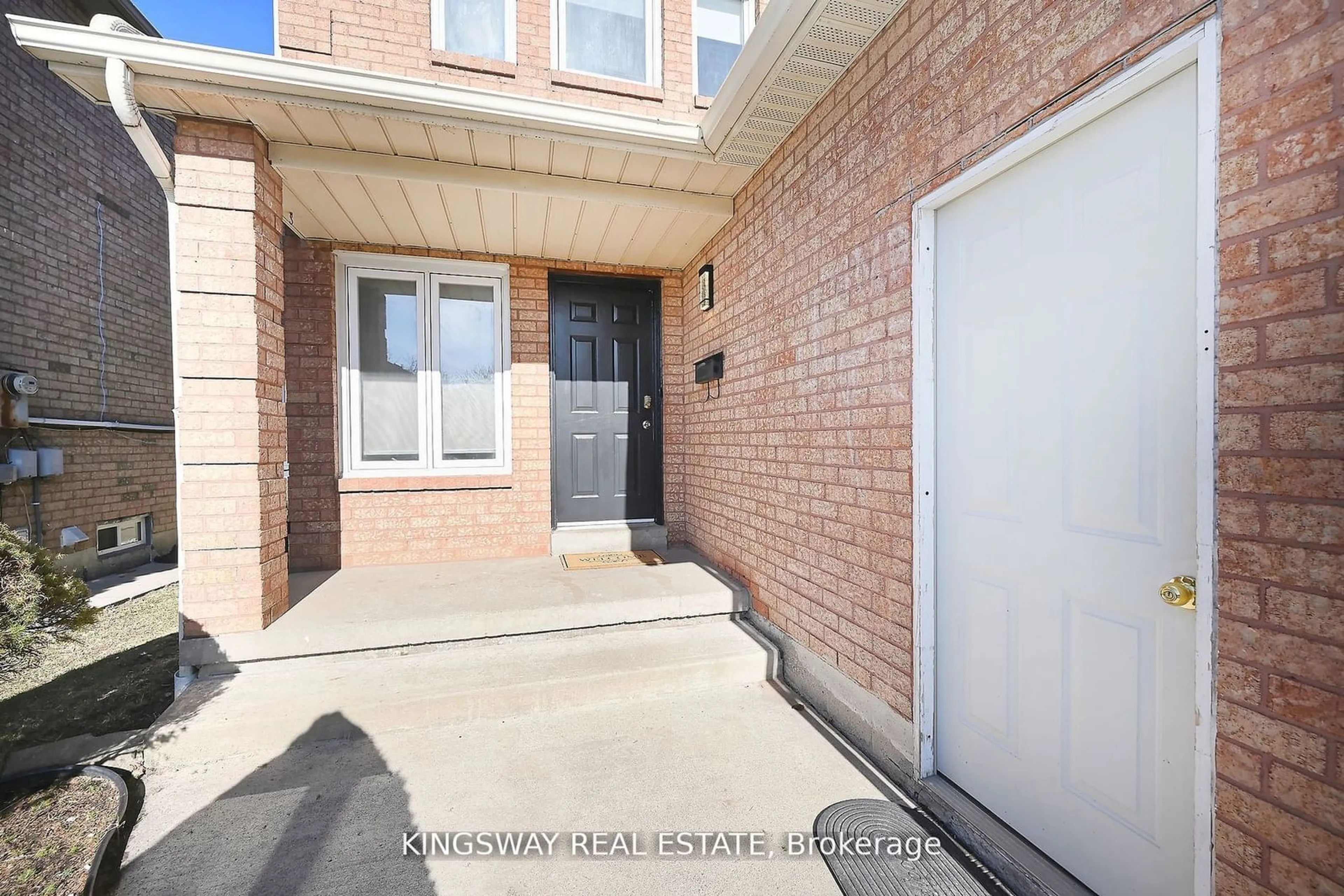 Indoor entryway, cement floor for 4659 Full Moon Circ, Mississauga Ontario L4Z 2L7