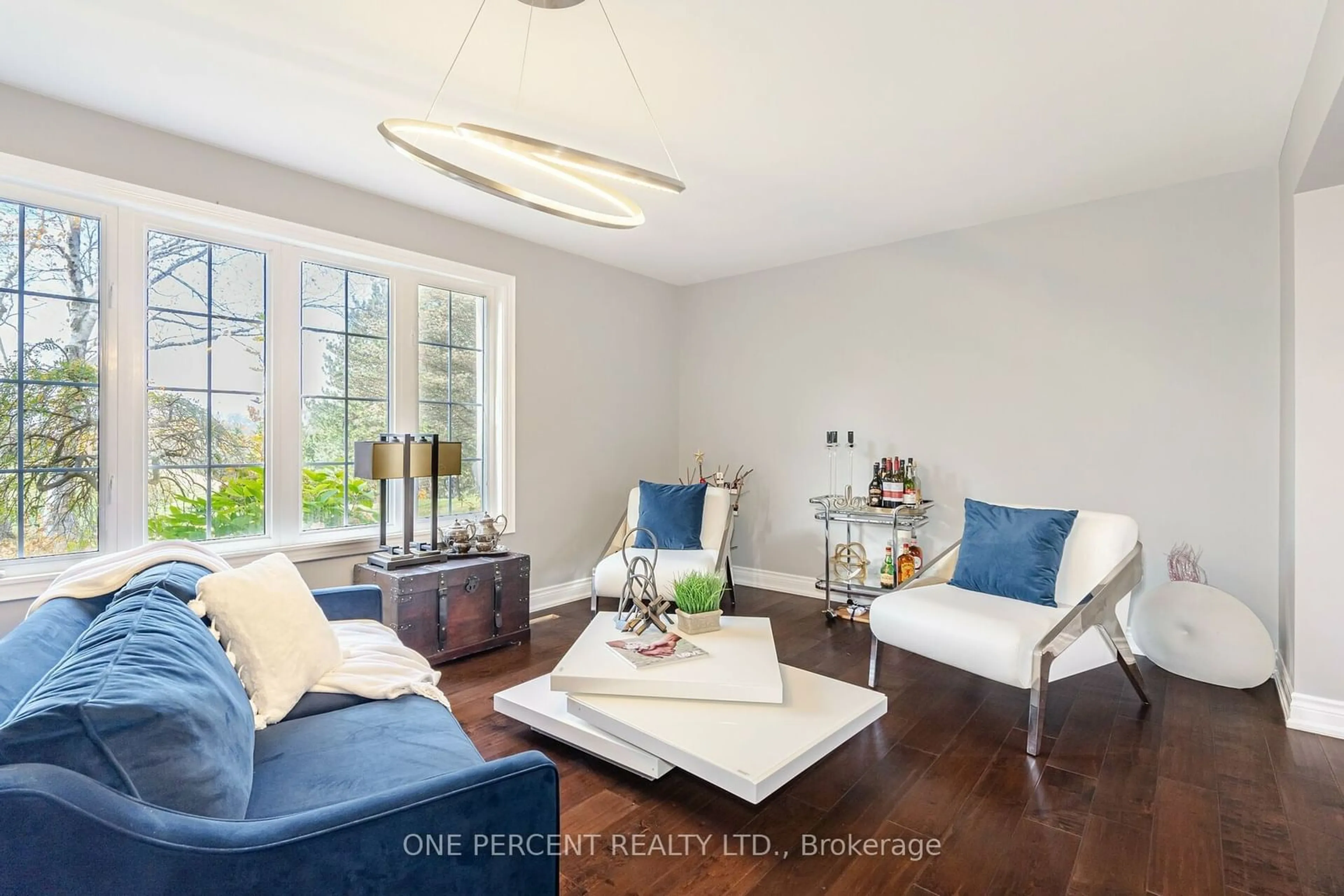 Living room, wood floors for 110 Palmer Circ, Caledon Ontario L7E 0A5