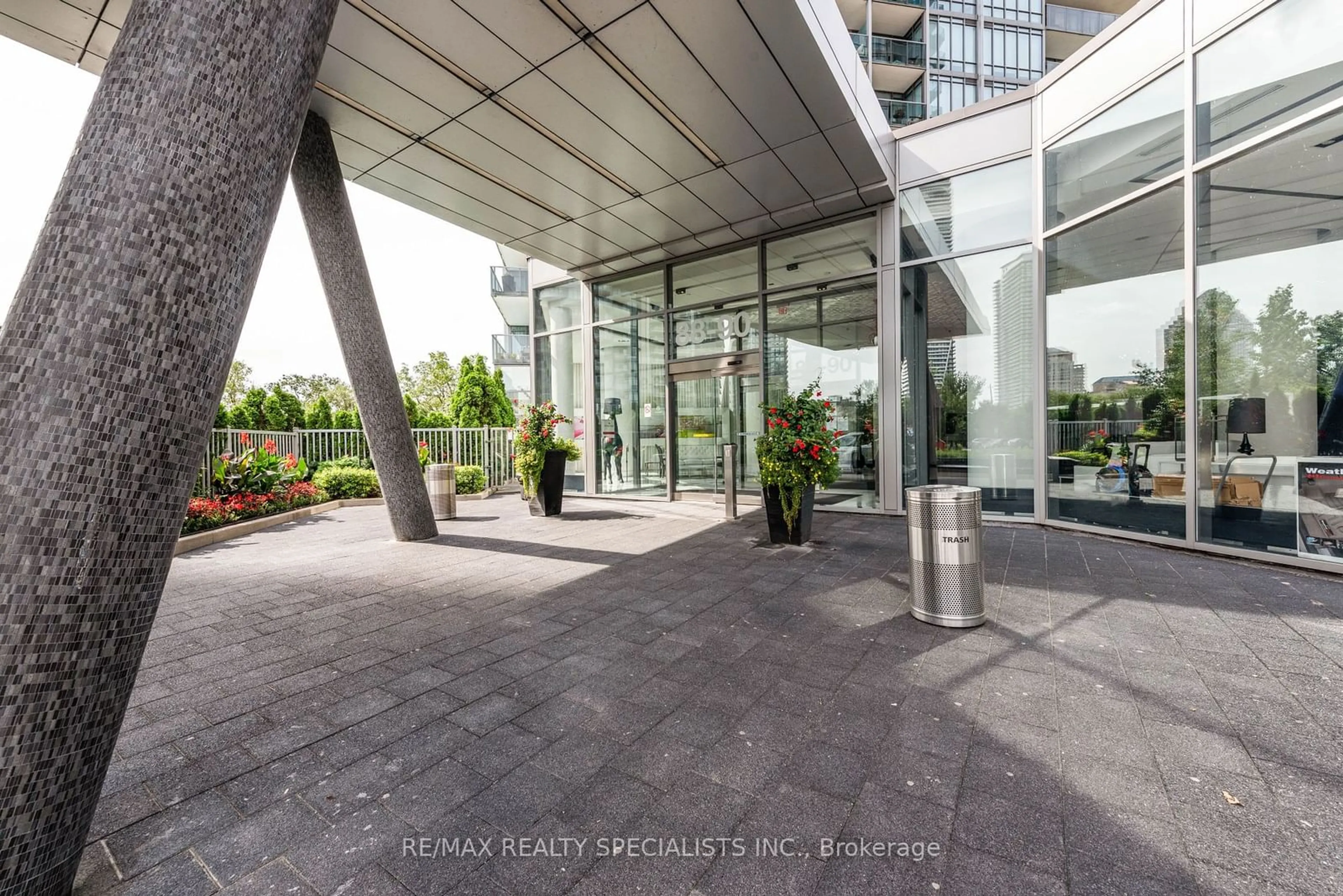 Indoor lobby, cement floor for 90 PARK LAWN Rd #1212, Toronto Ontario M8Y 0B6