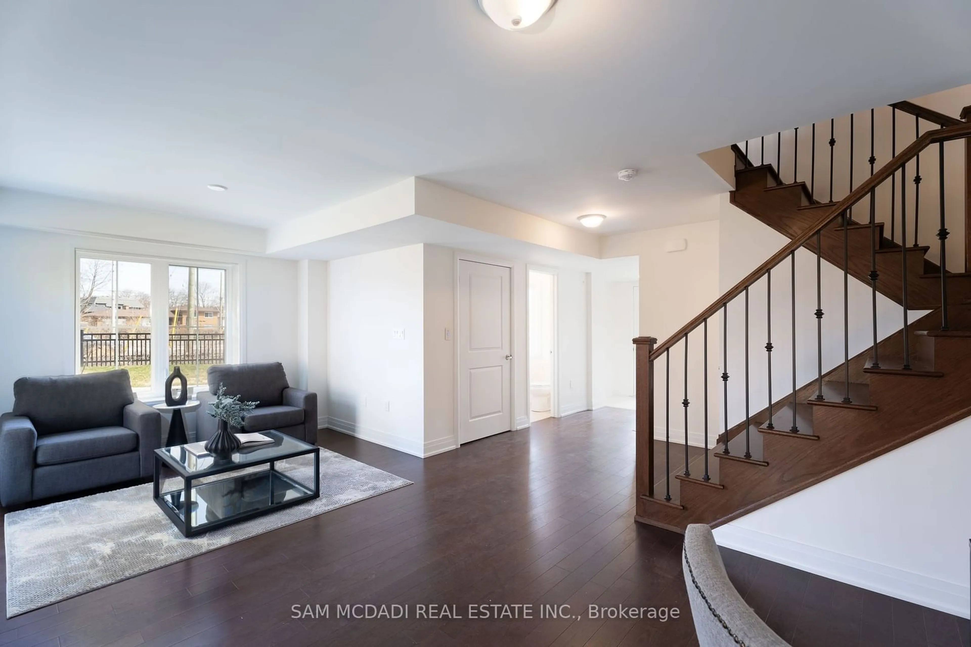 Indoor entryway, wood floors for 2110 Royal Gala Circ, Mississauga Ontario L4H 0H2