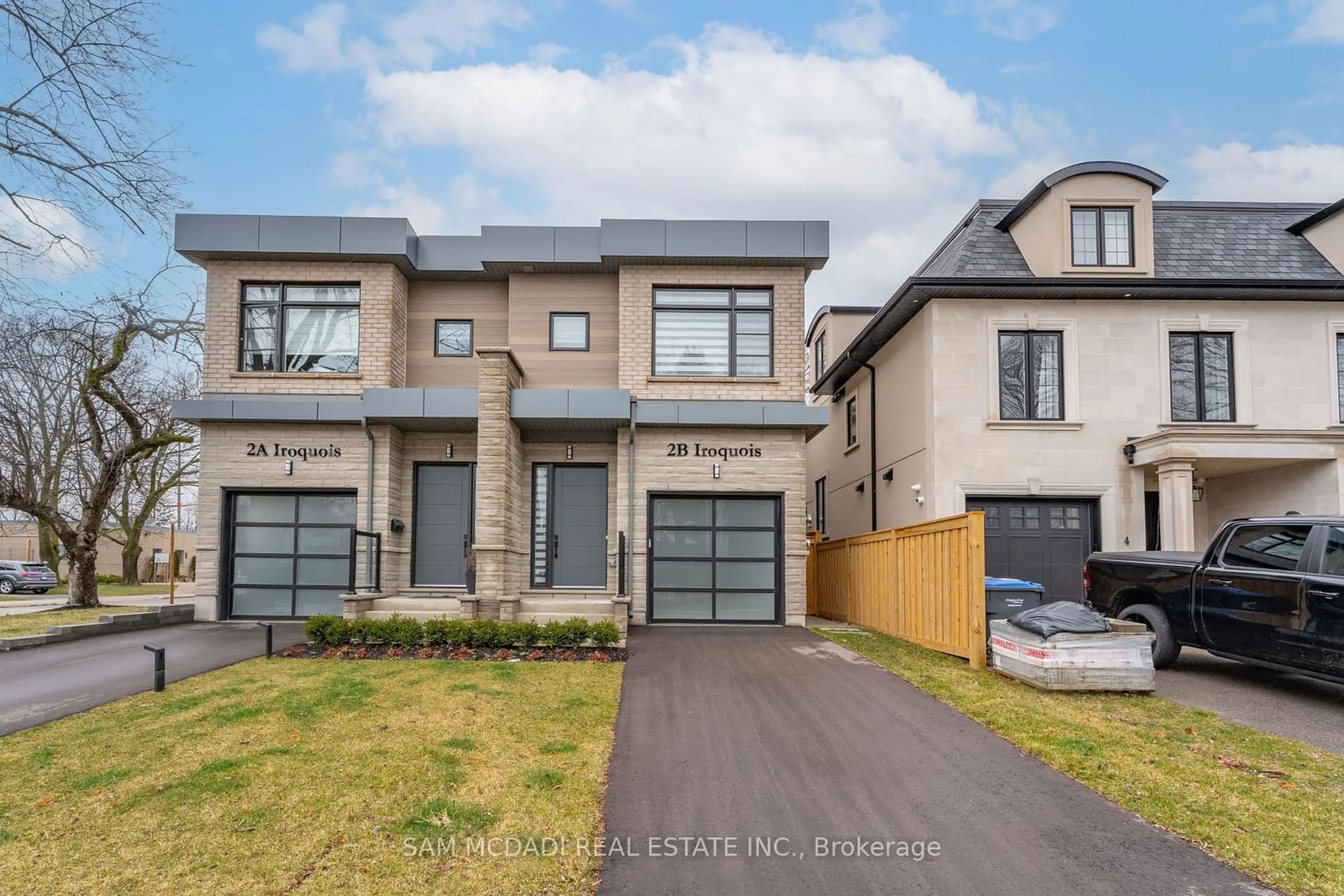 Frontside or backside of a home, the street view for 2B Iroquois Ave, Mississauga Ontario L5G 1M6