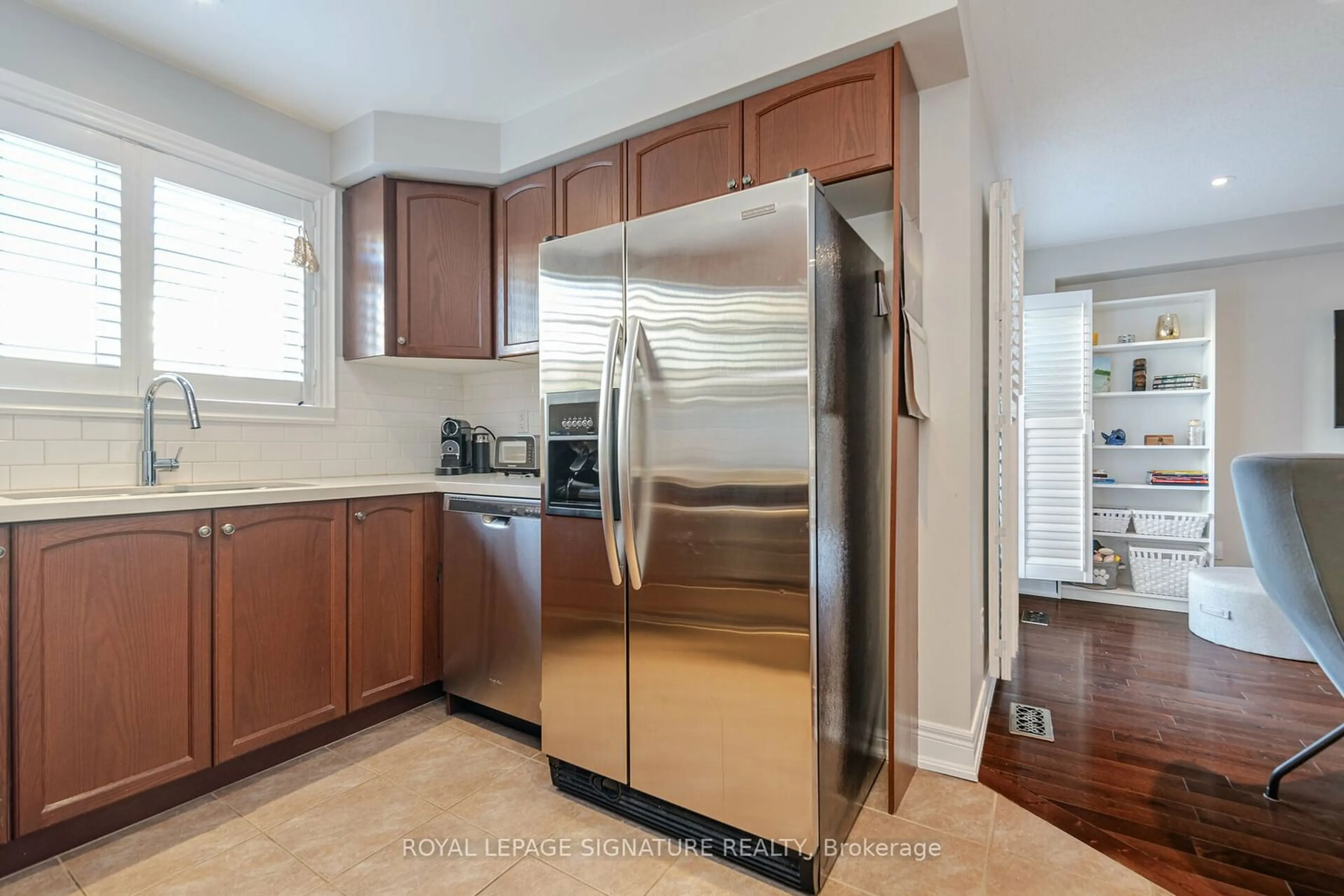 Standard kitchen, wood floors for 620 Ferguson Dr #94, Milton Ontario L9T 0M6