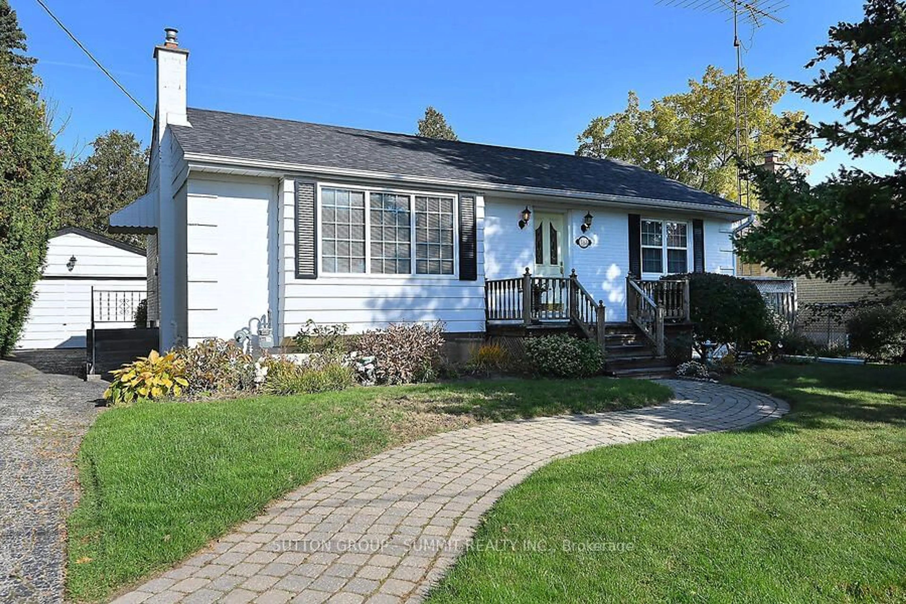 Frontside or backside of a home, cottage for 183 Waneta Dr, Oakville Ontario L6K 2T6