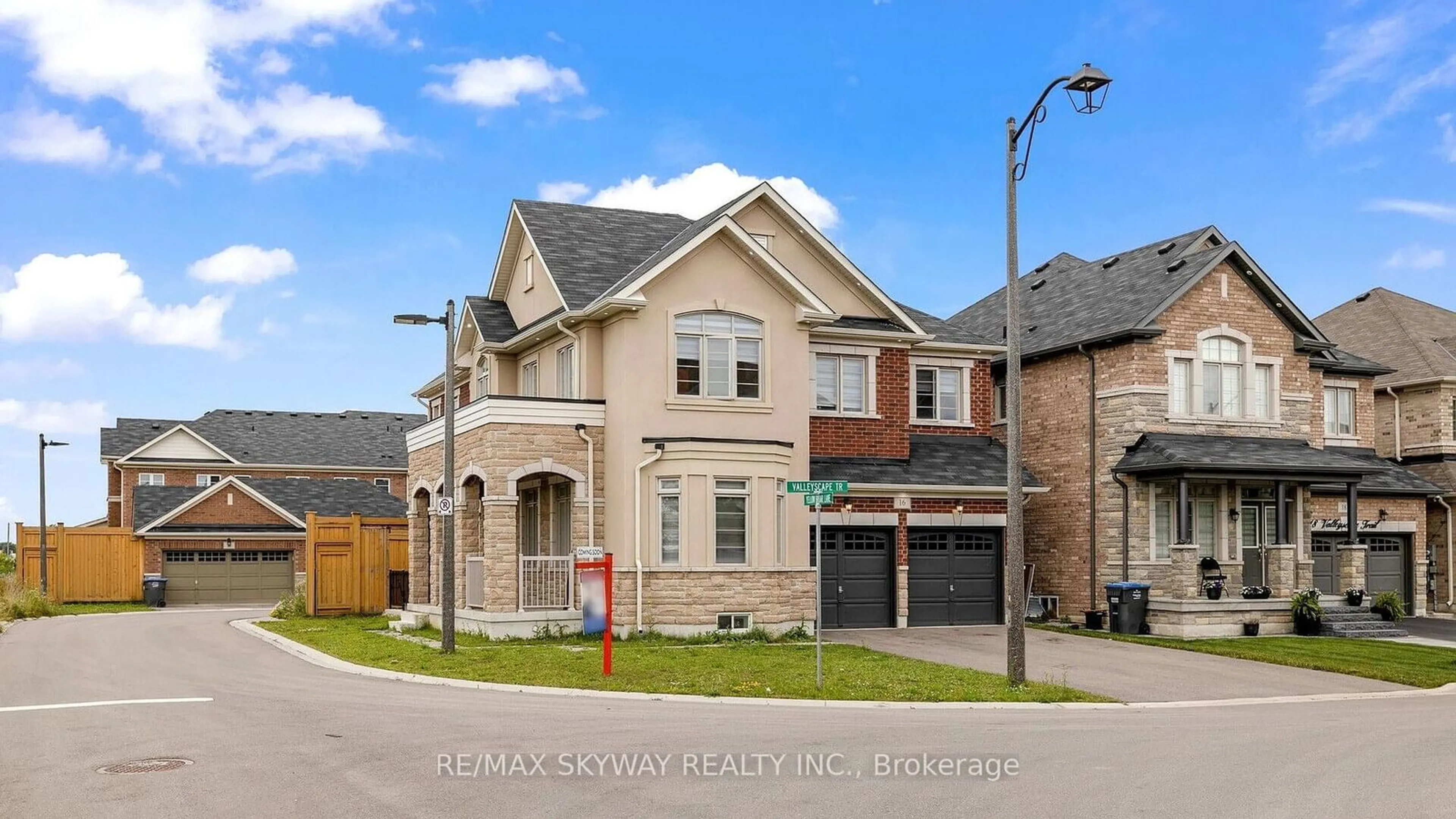 A pic from exterior of the house or condo, the street view for 16 Valleyscape Tr, Caledon Ontario L7C 2C7