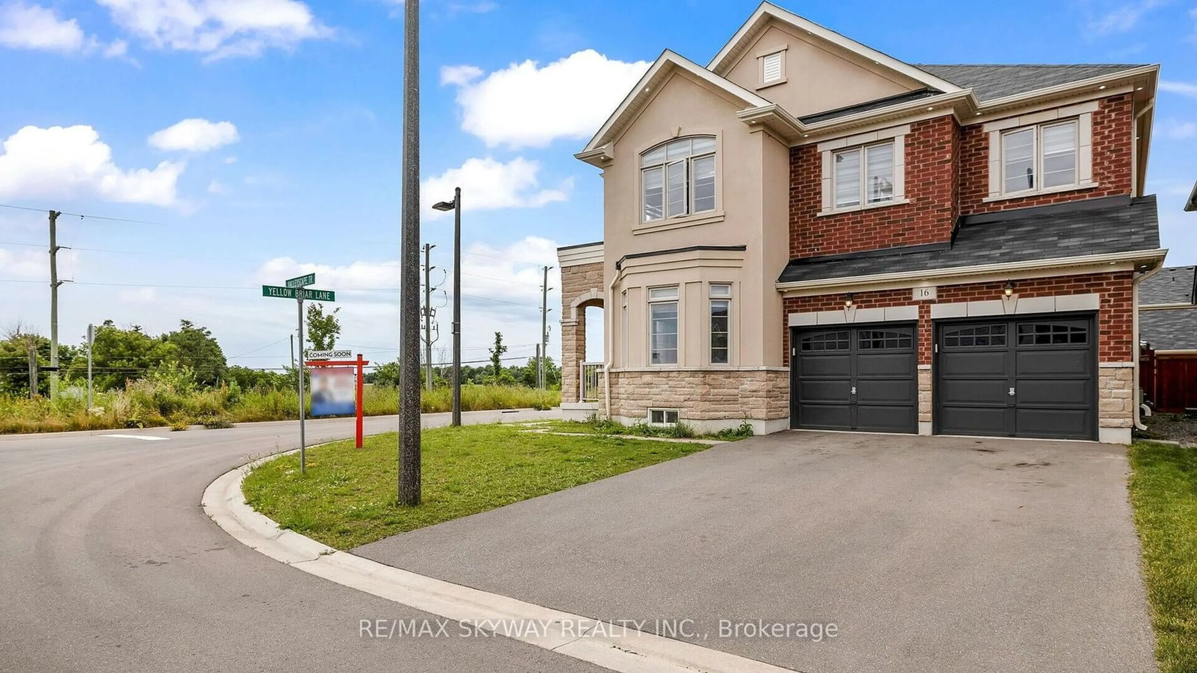 Frontside or backside of a home, the street view for 16 Valleyscape Tr, Caledon Ontario L7C 2C7