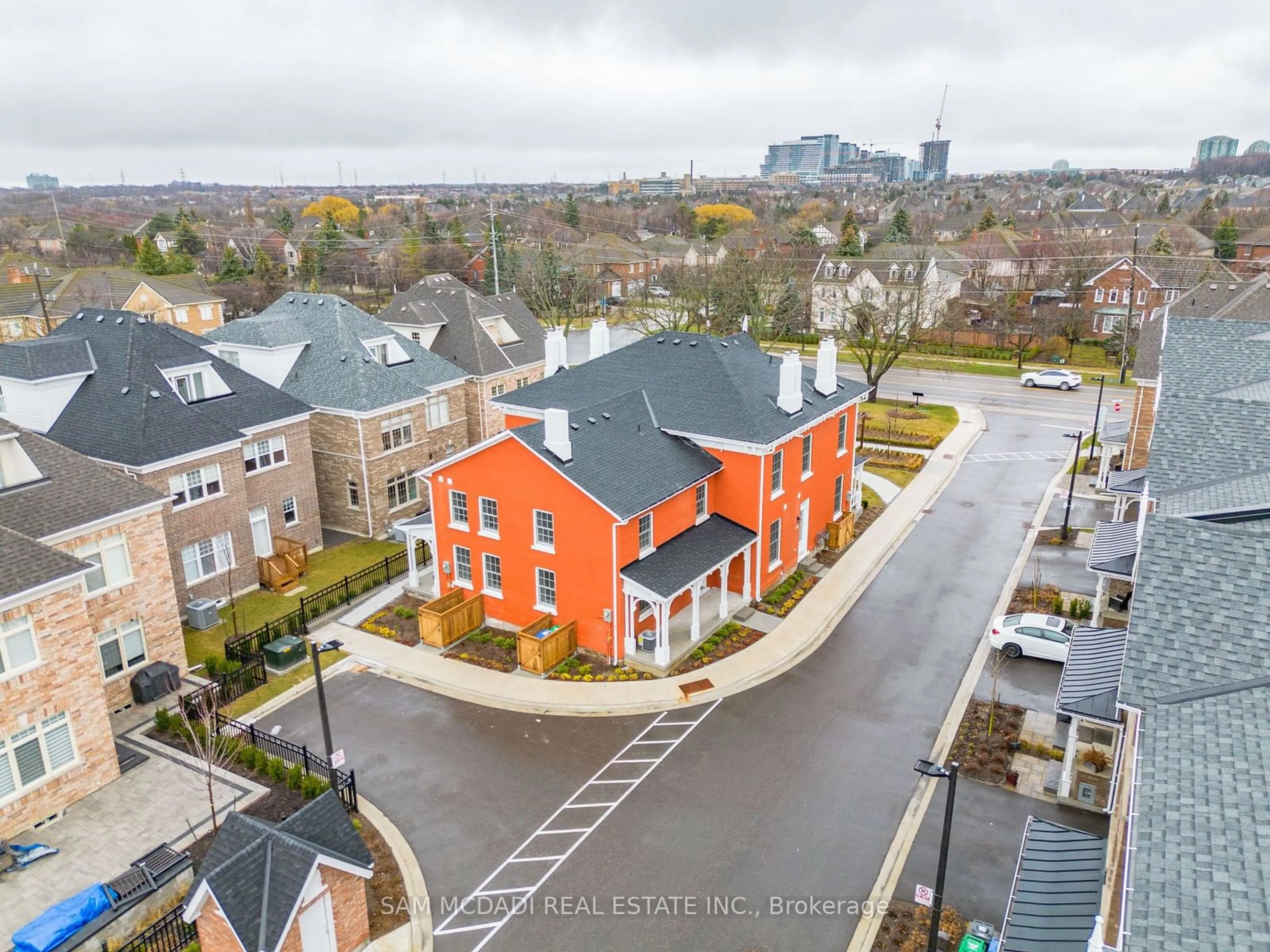 A pic from exterior of the house or condo, the street view for 1980 Barber House Lane, Mississauga Ontario L5M 2G9