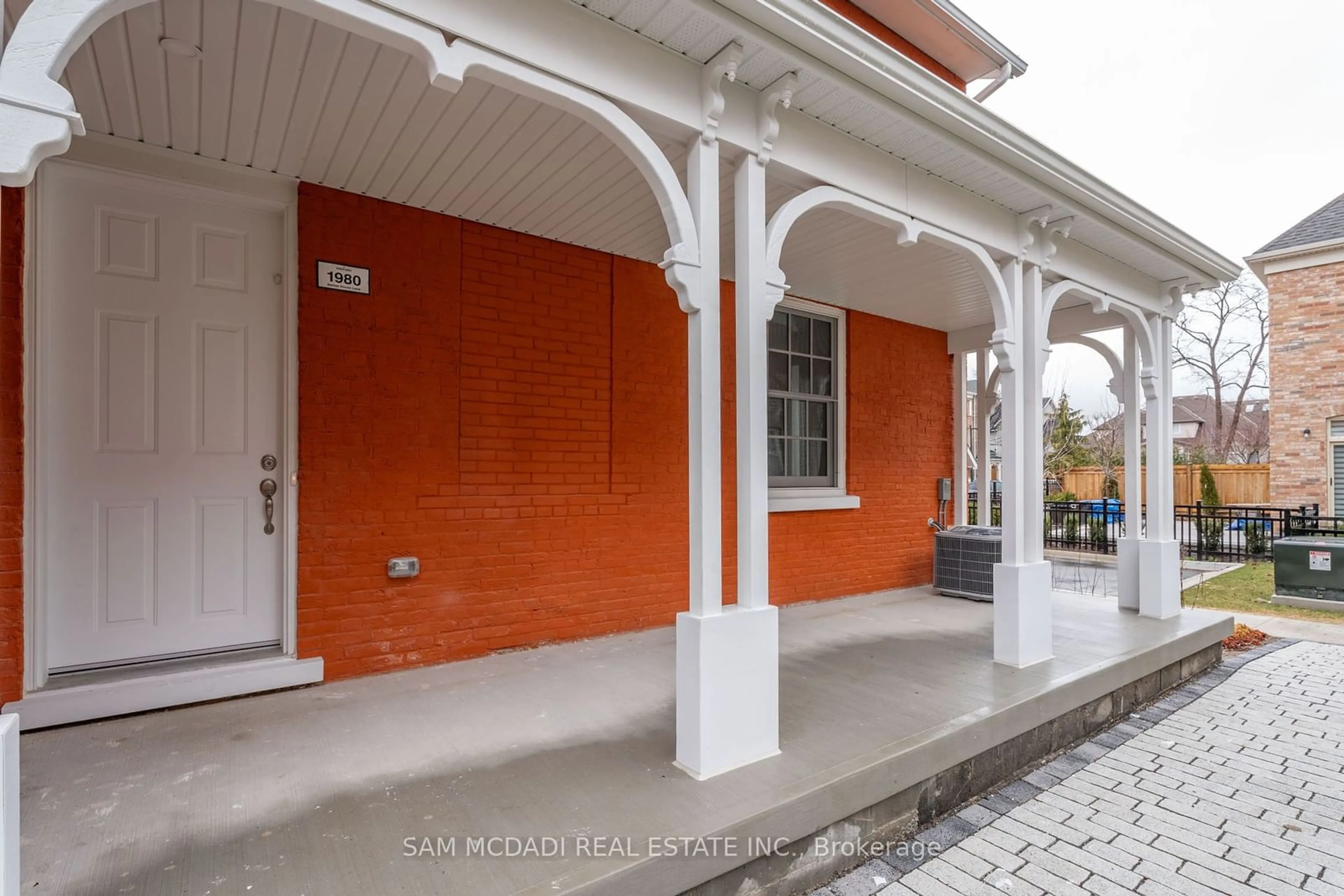 Indoor foyer, cement floor for 1980 Barber House Lane, Mississauga Ontario L5M 2G9