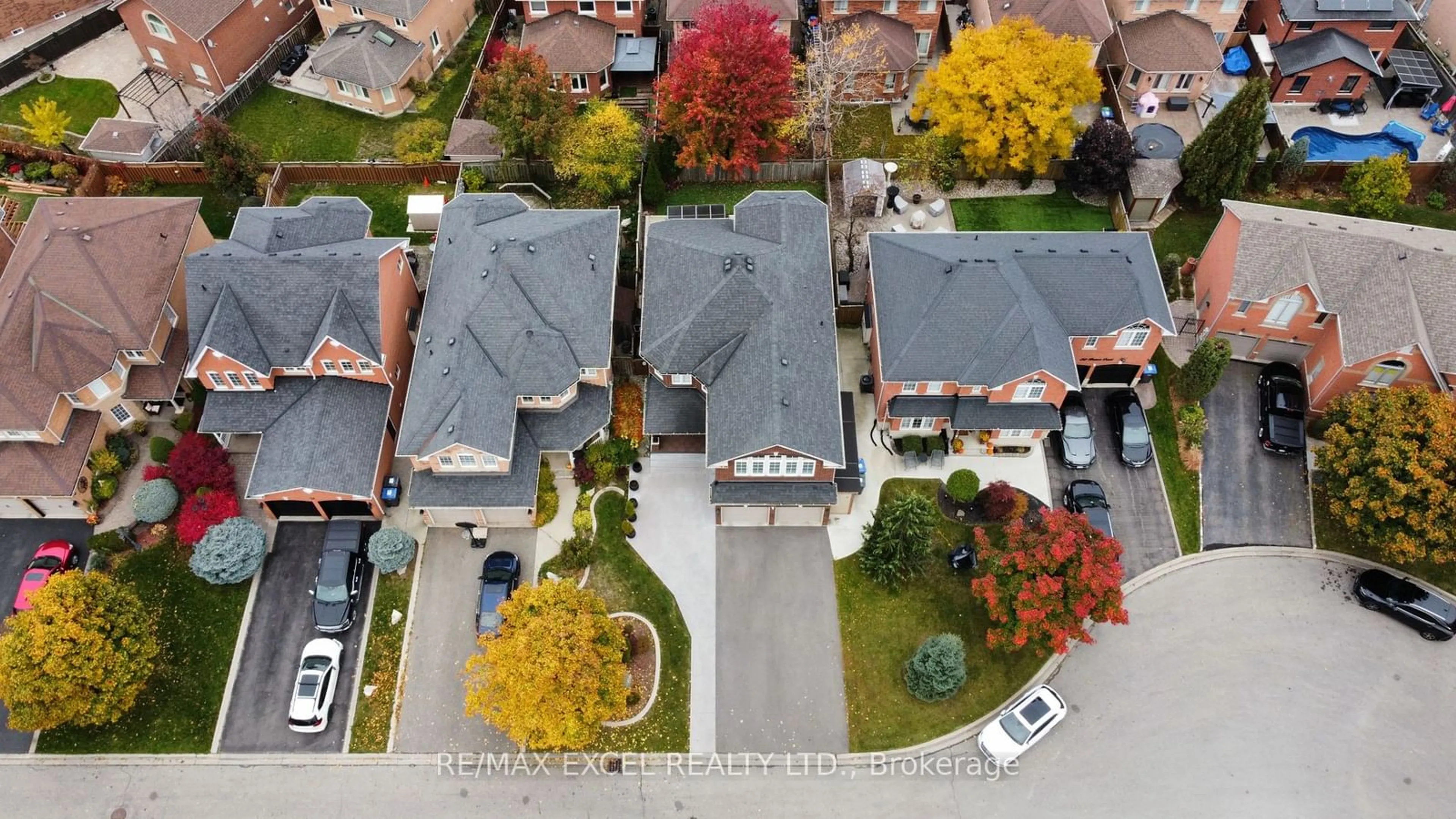 Frontside or backside of a home, the street view for 20 Barnes Crt, Brampton Ontario L7A 1J1