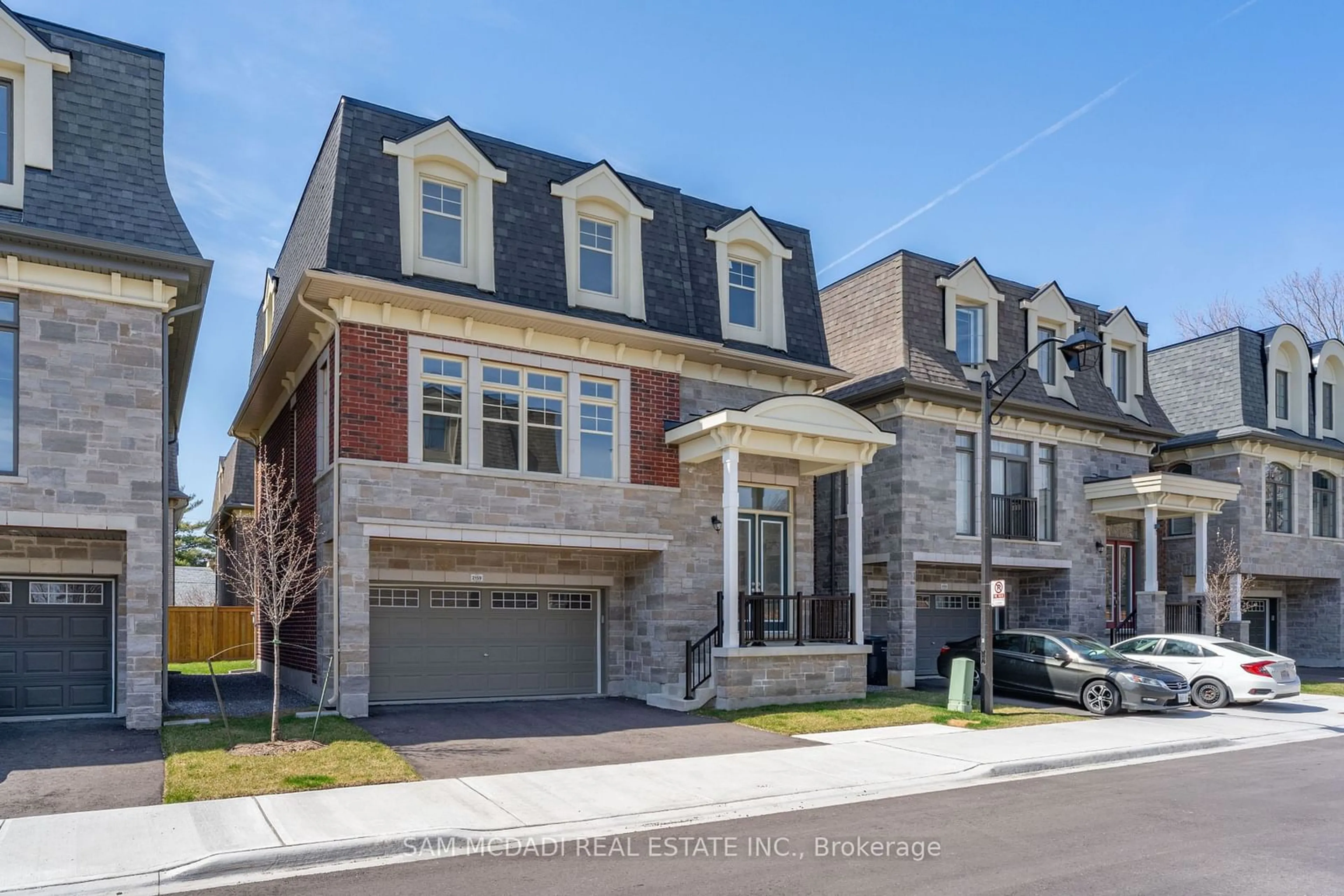 Home with brick exterior material for 2159 Royal Gala Circ, Mississauga Ontario L4Y 0H2