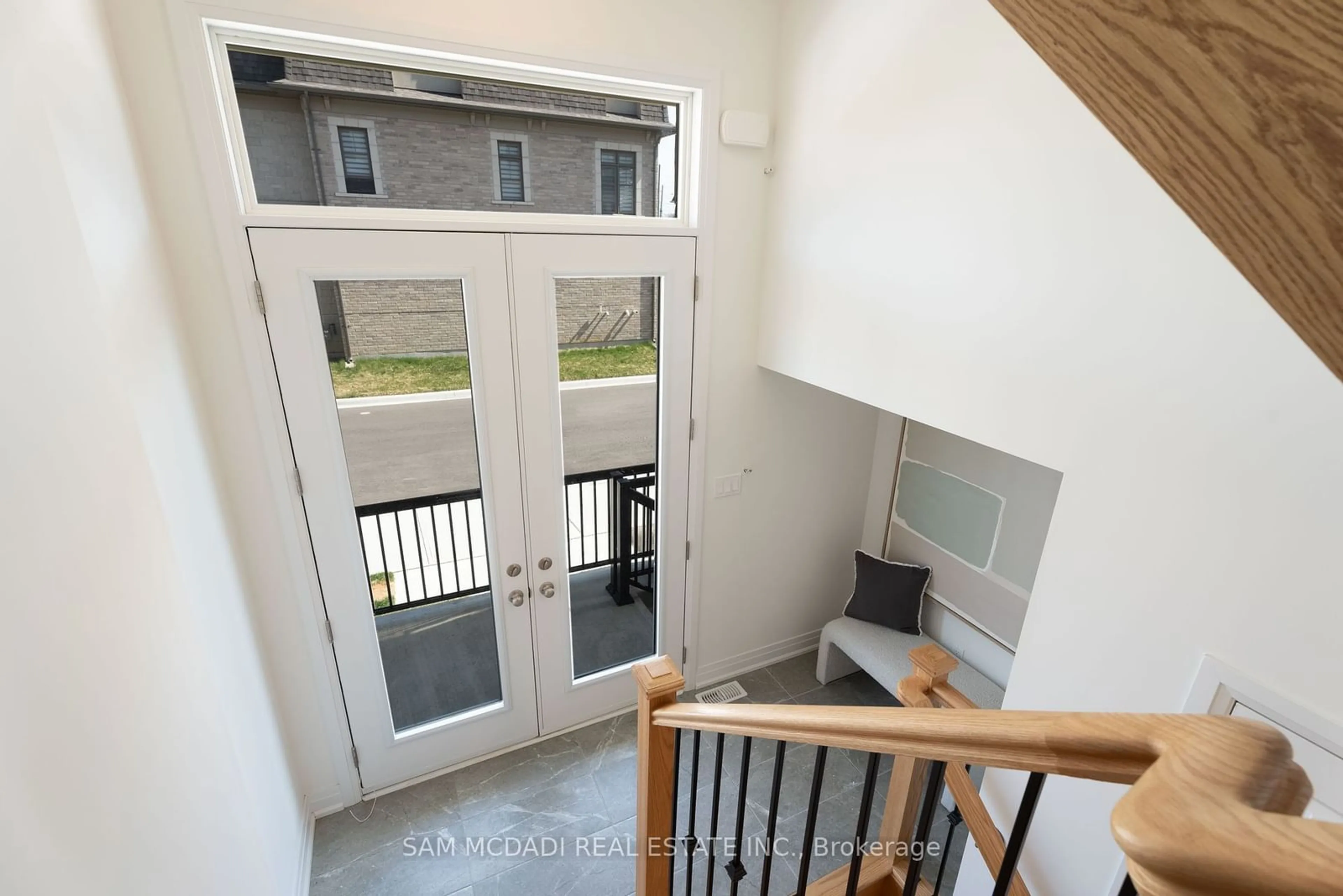 Indoor foyer, cement floor for 2159 Royal Gala Circ, Mississauga Ontario L4Y 0H2