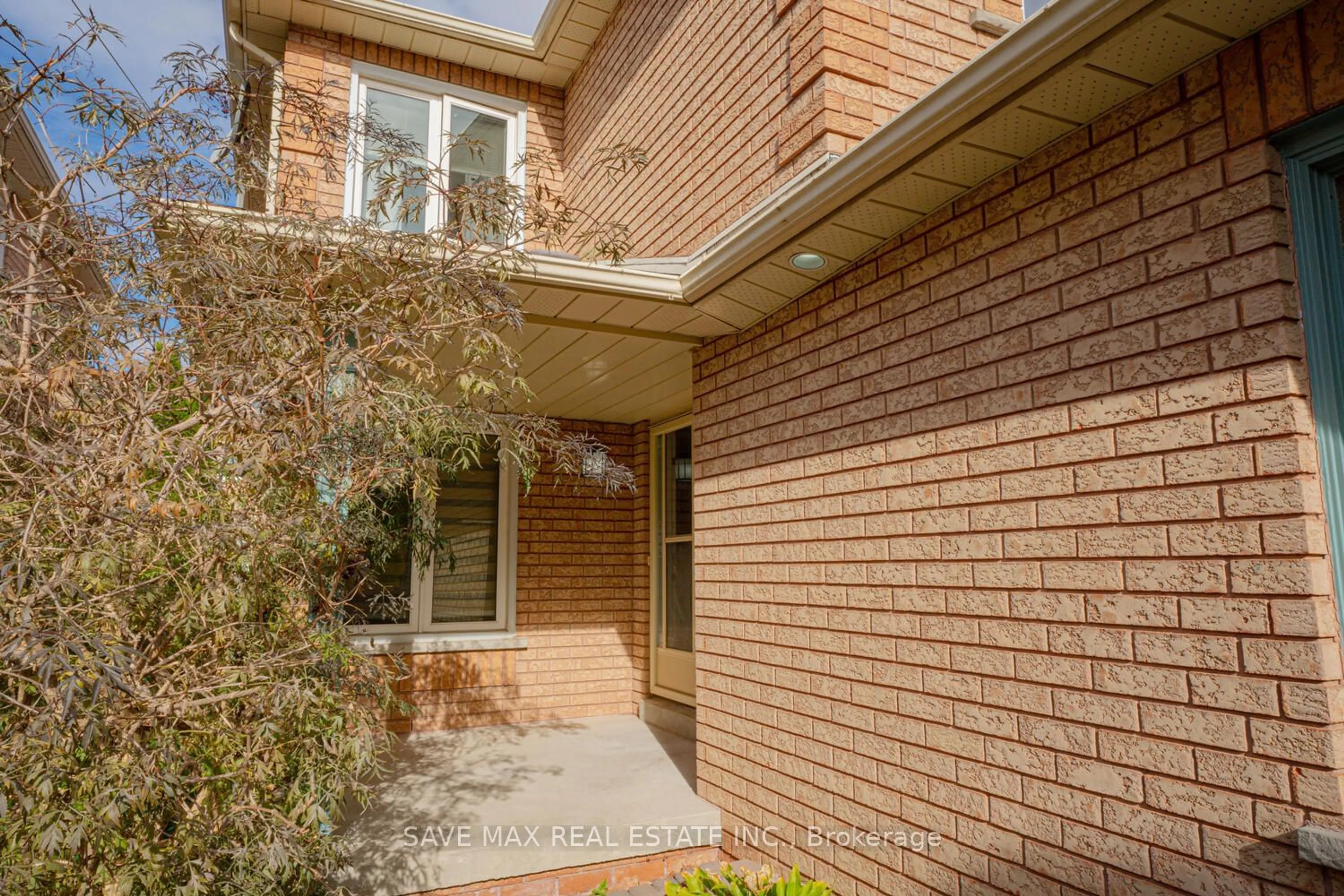 Home with brick exterior material for 3191 Oakview Rd, Mississauga Ontario L5N 7N9