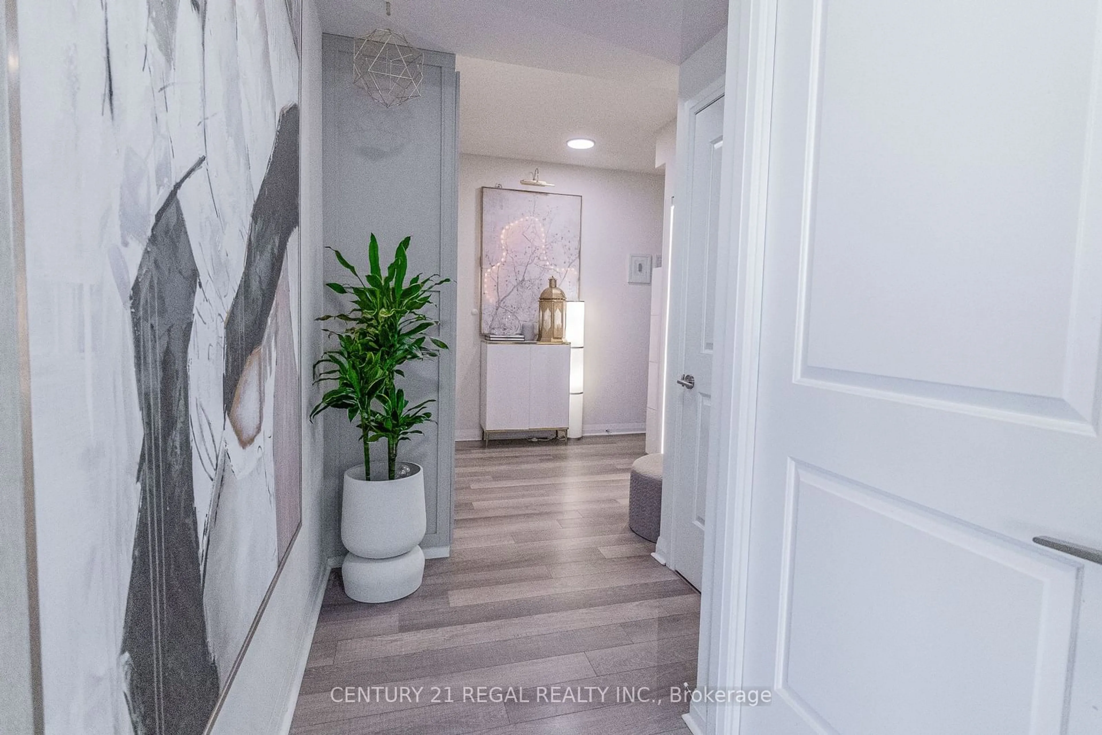 Indoor entryway, wood floors for 5025 Four Springs Ave #2307, Mississauga Ontario L5R 0G5