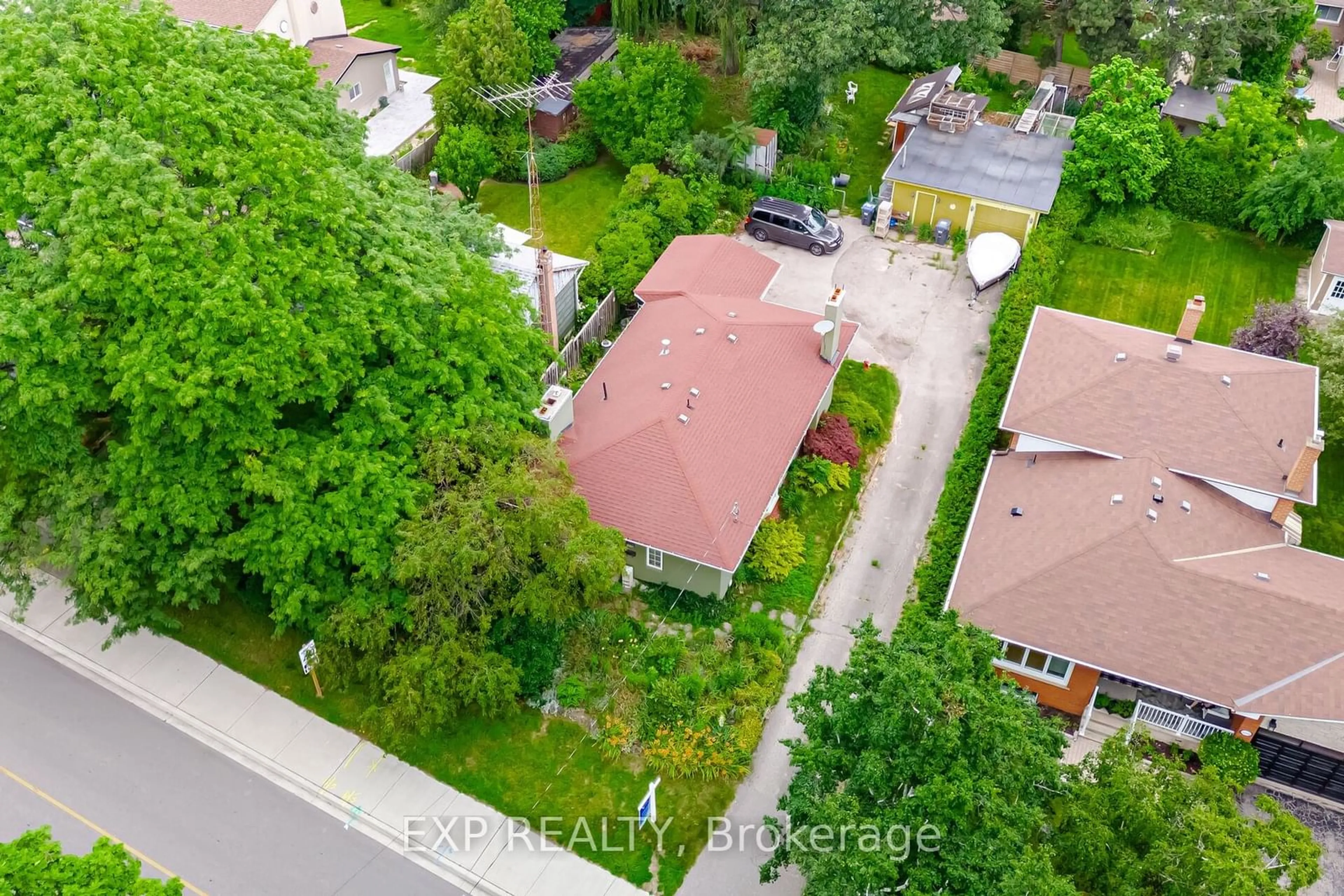 Frontside or backside of a home, the street view for 1635 Kenmuir Ave, Mississauga Ontario L5G 4B6