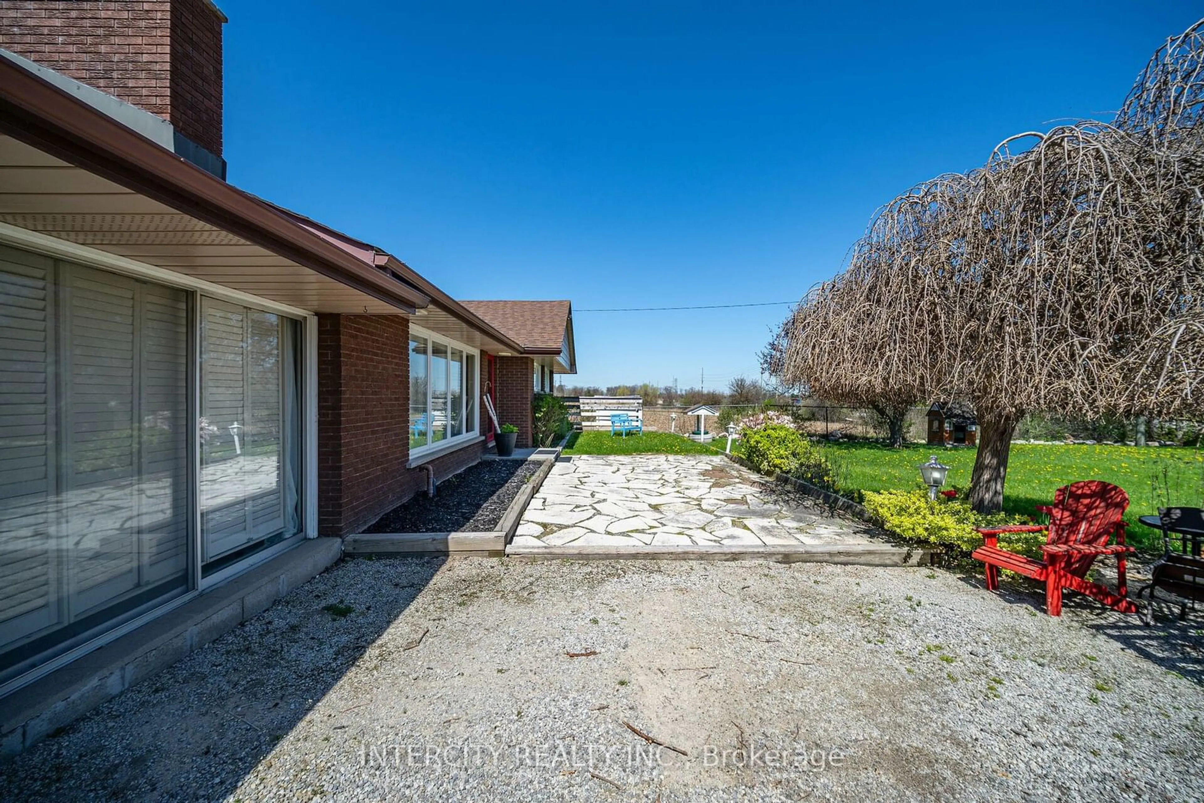 Patio, cottage for 1309 Lower Baseline, Milton Ontario L9E 0S7