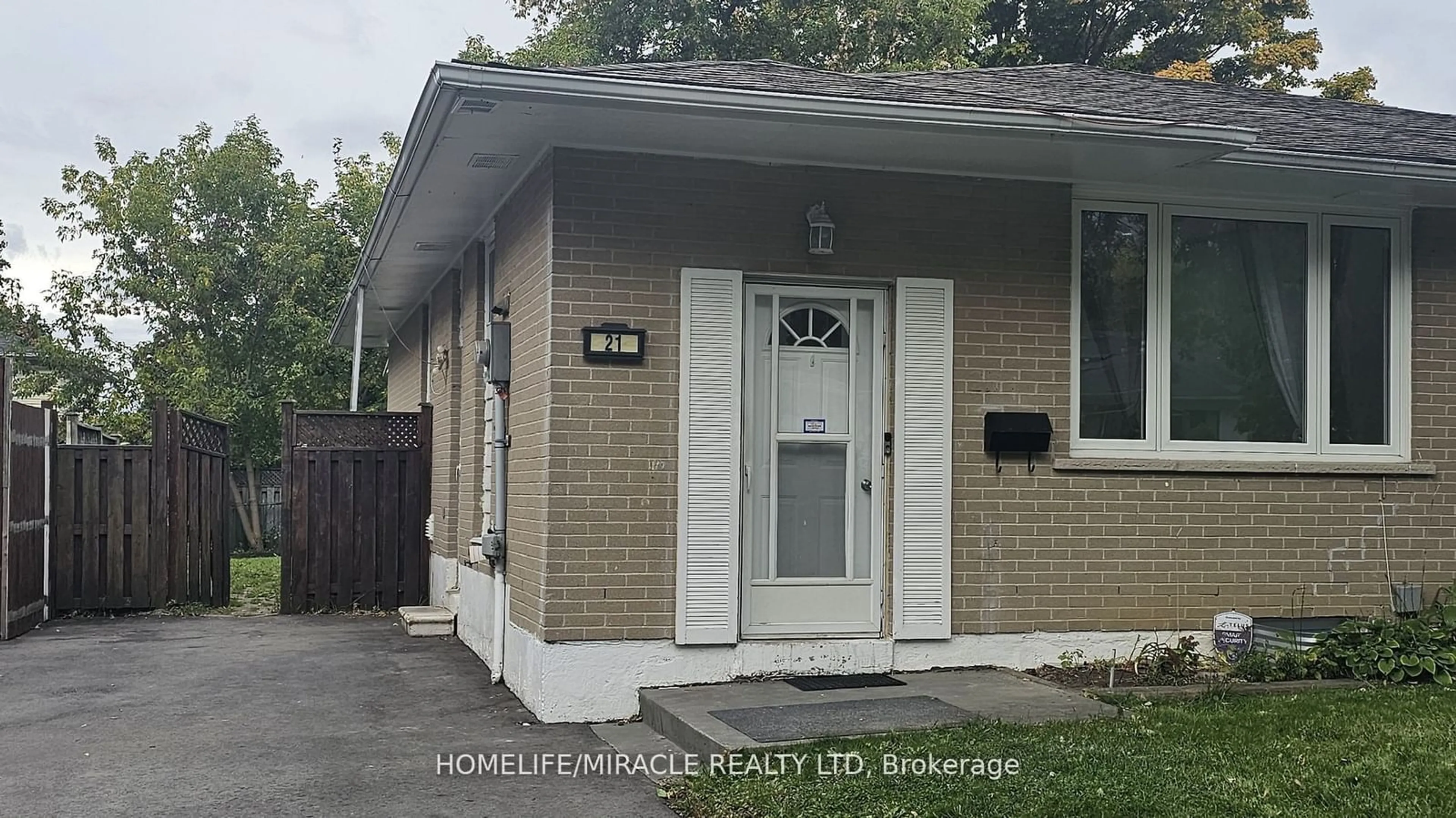 Frontside or backside of a home, cottage for 21 Chipwood Cres, Brampton Ontario L6V 2E4