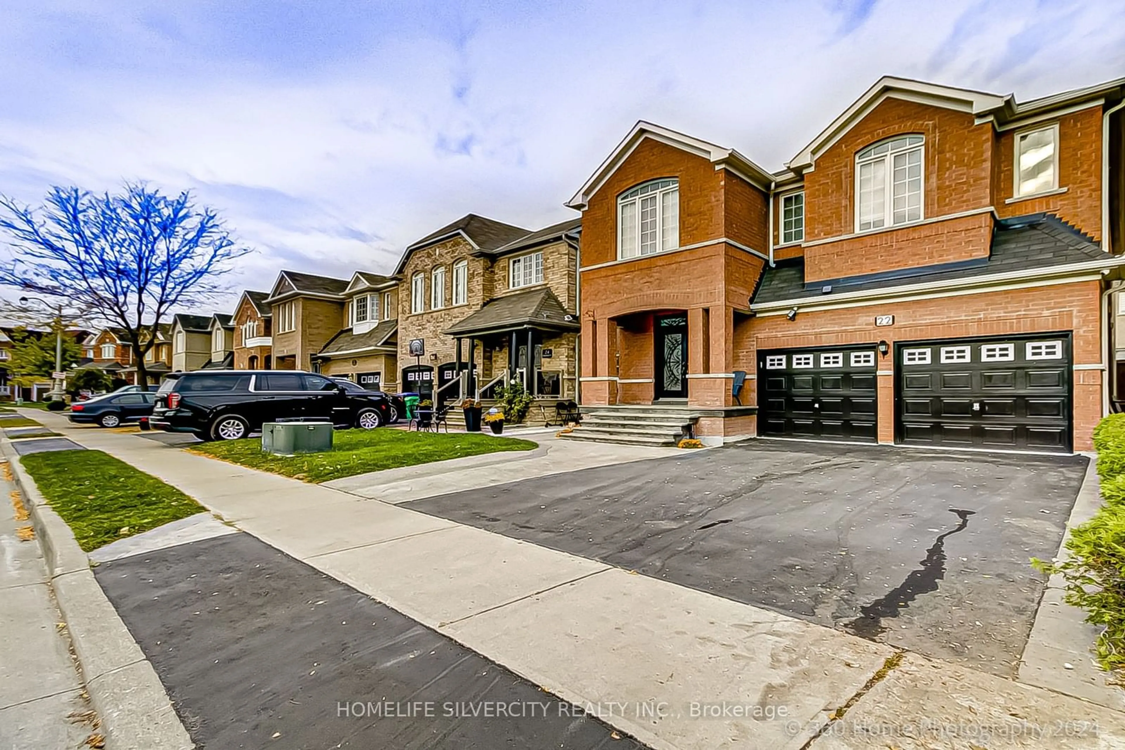 Frontside or backside of a home, the street view for 22 Dolly Varden Dr, Brampton Ontario L6R 3K3