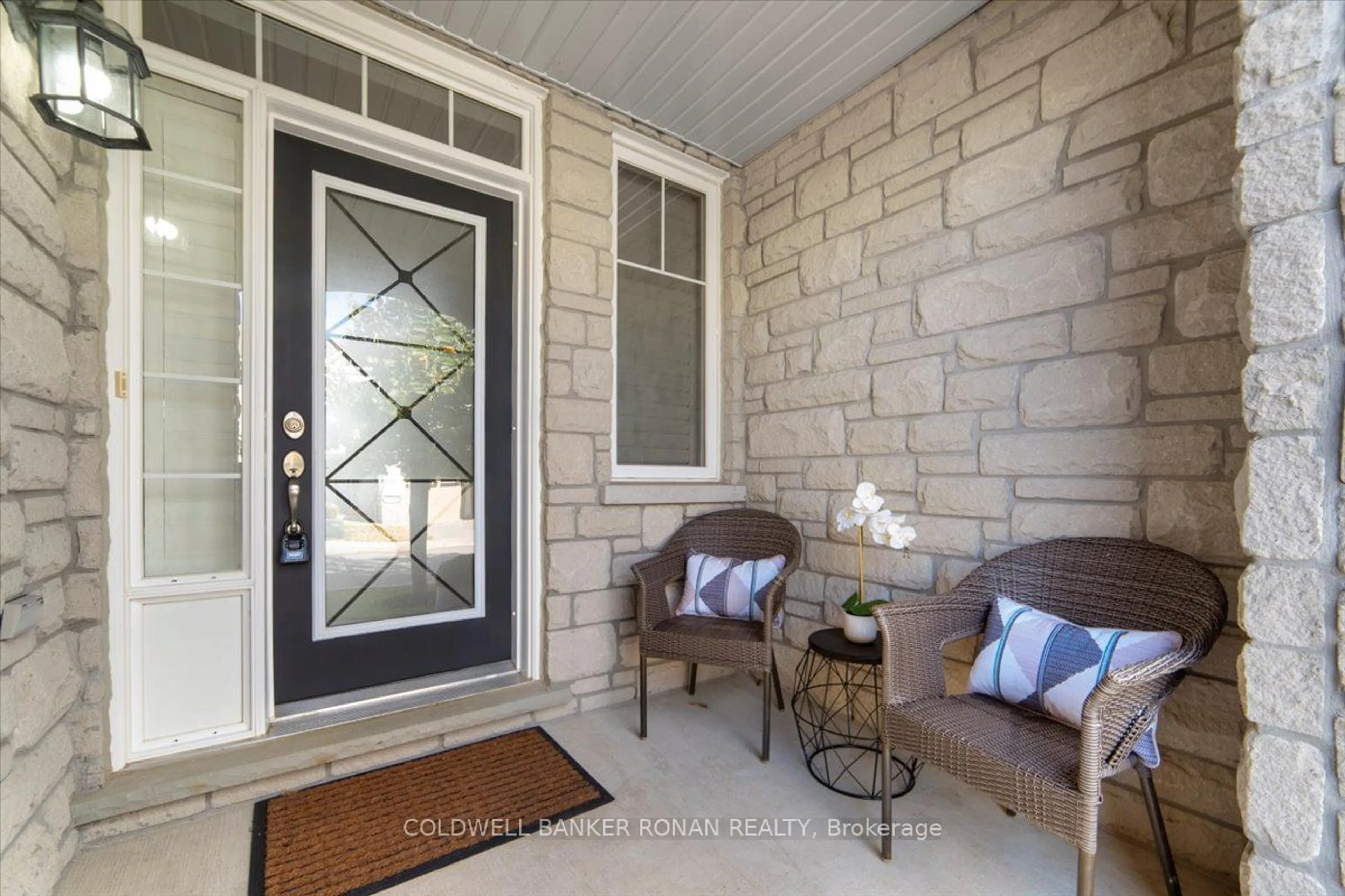 Indoor entryway, wood floors for 15 Aspenview Ave, Caledon Ontario L7C 3P9