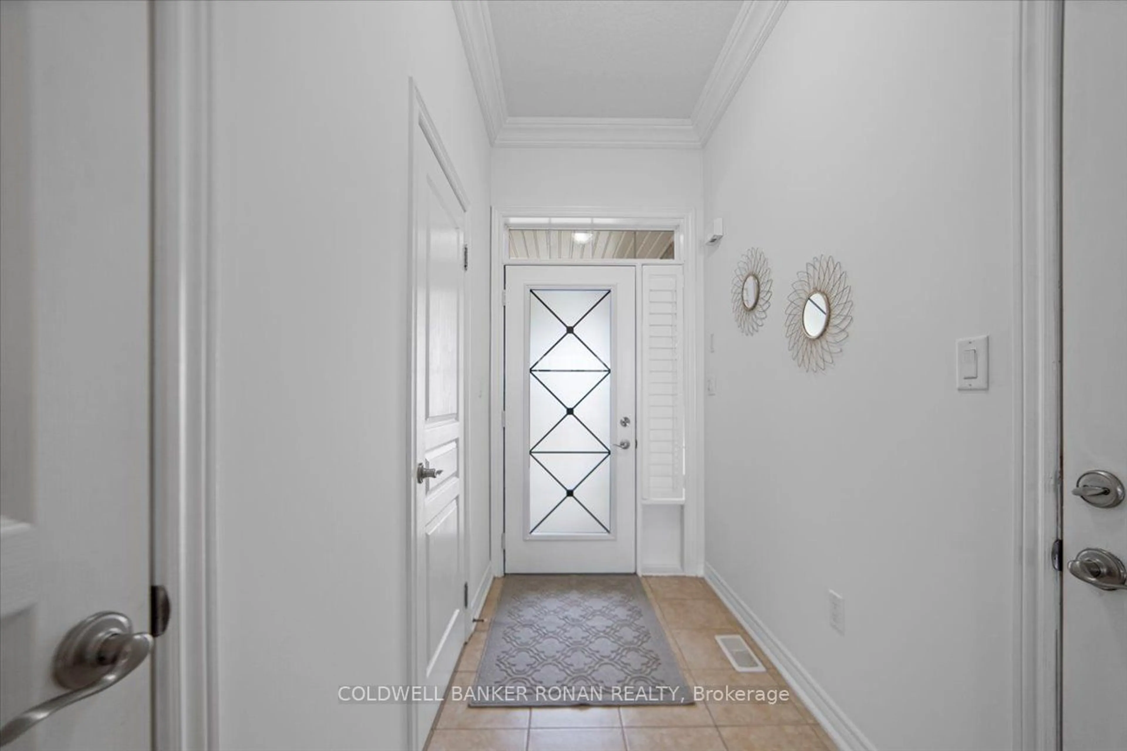 Indoor entryway, wood floors for 15 Aspenview Ave, Caledon Ontario L7C 3P9