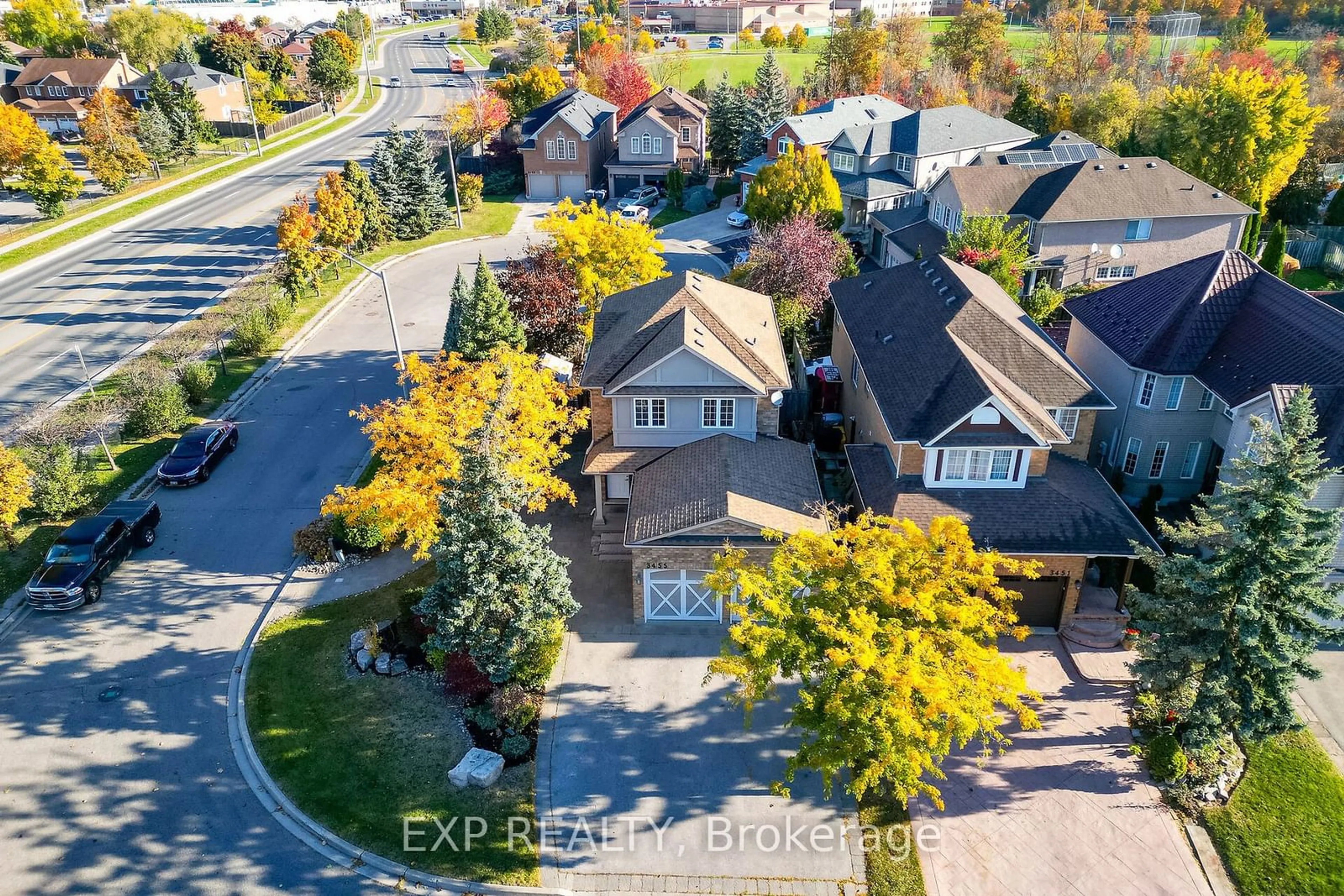 Frontside or backside of a home, the street view for 3455 Warley Crt, Mississauga Ontario L5B 4C6