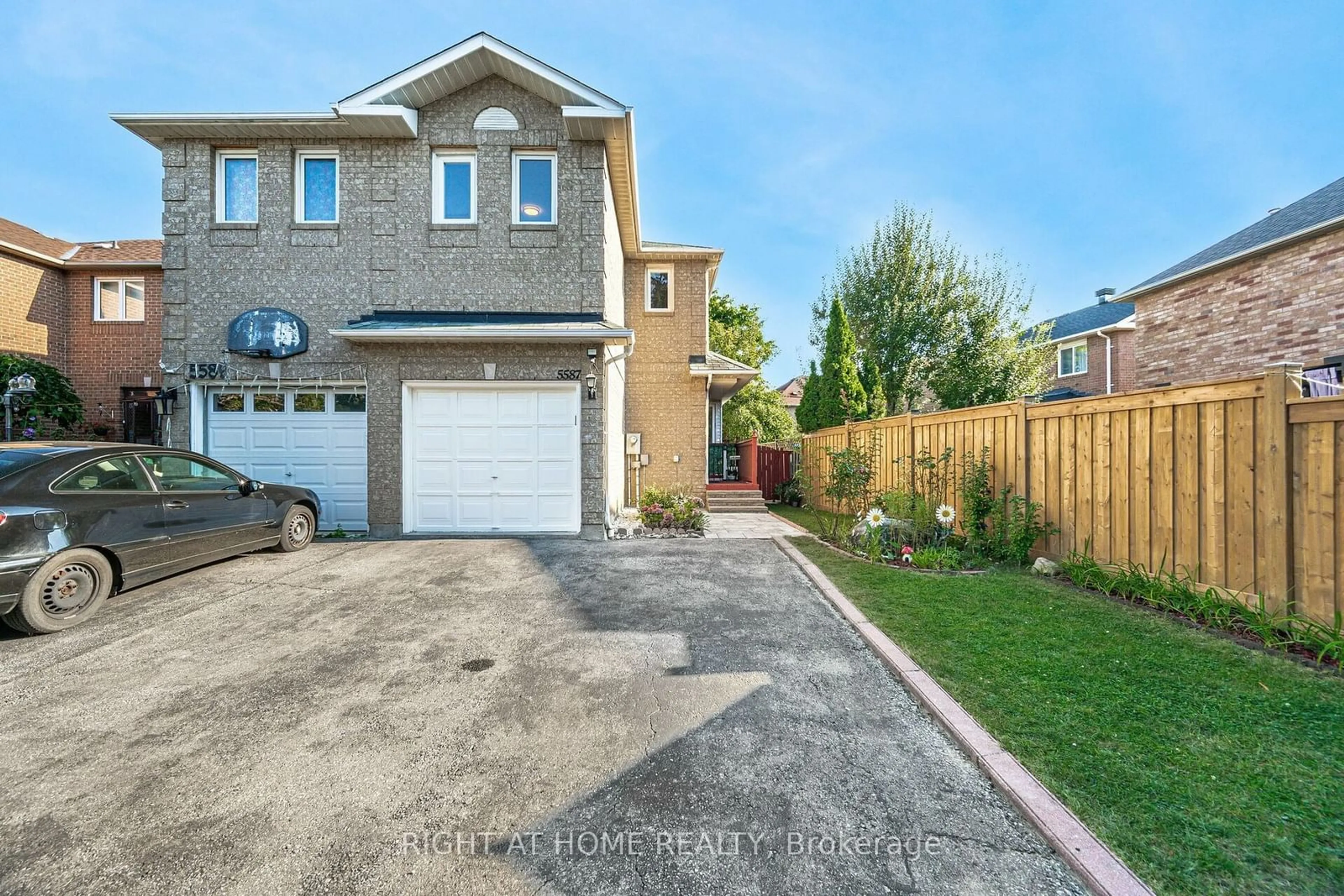 A pic from exterior of the house or condo, the fenced backyard for 5587 Whistler Cres, Mississauga Ontario L4Z 3R5