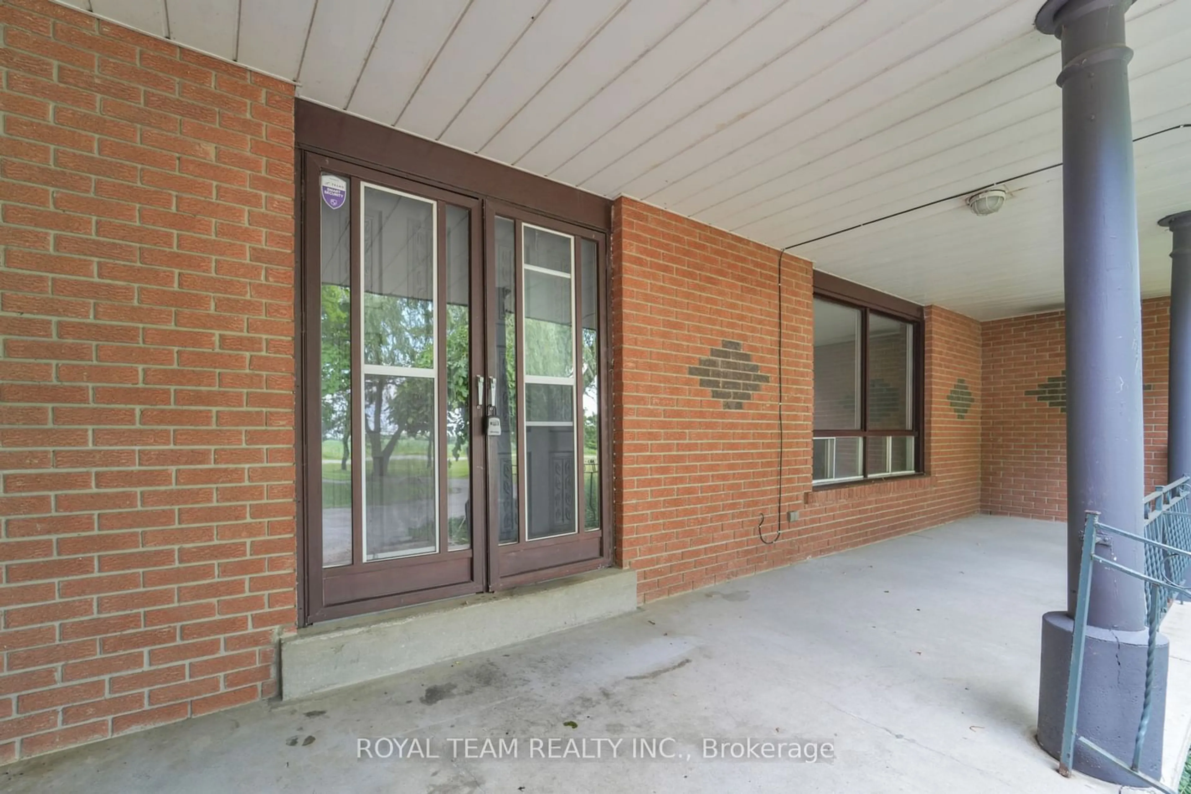 Indoor foyer, cement floor for 13595 Centreville Creek Rd, Caledon Ontario L7C 3B9