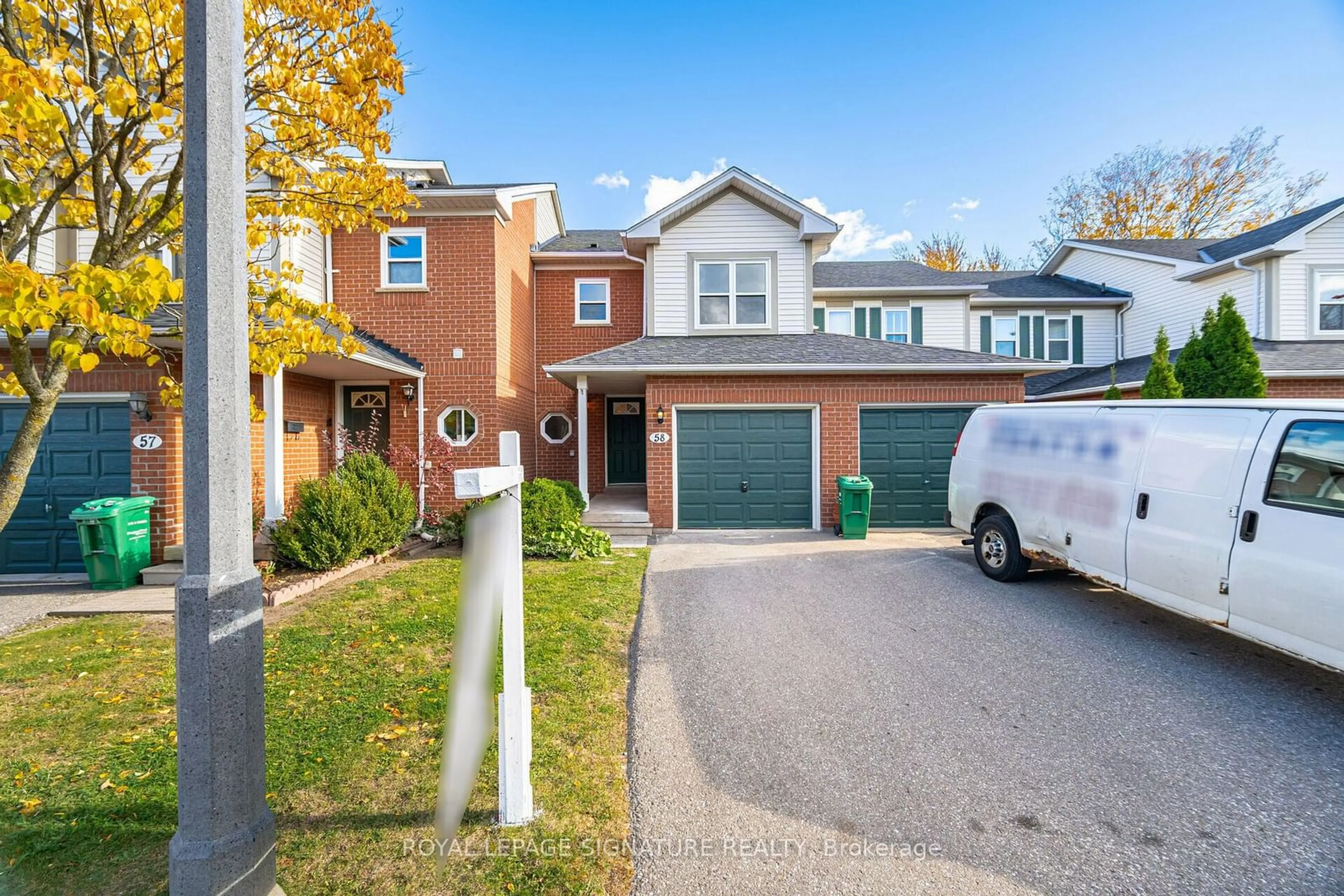 A pic from exterior of the house or condo, the street view for 5659 Glen Erin Dr #58, Mississauga Ontario L5M 5P2