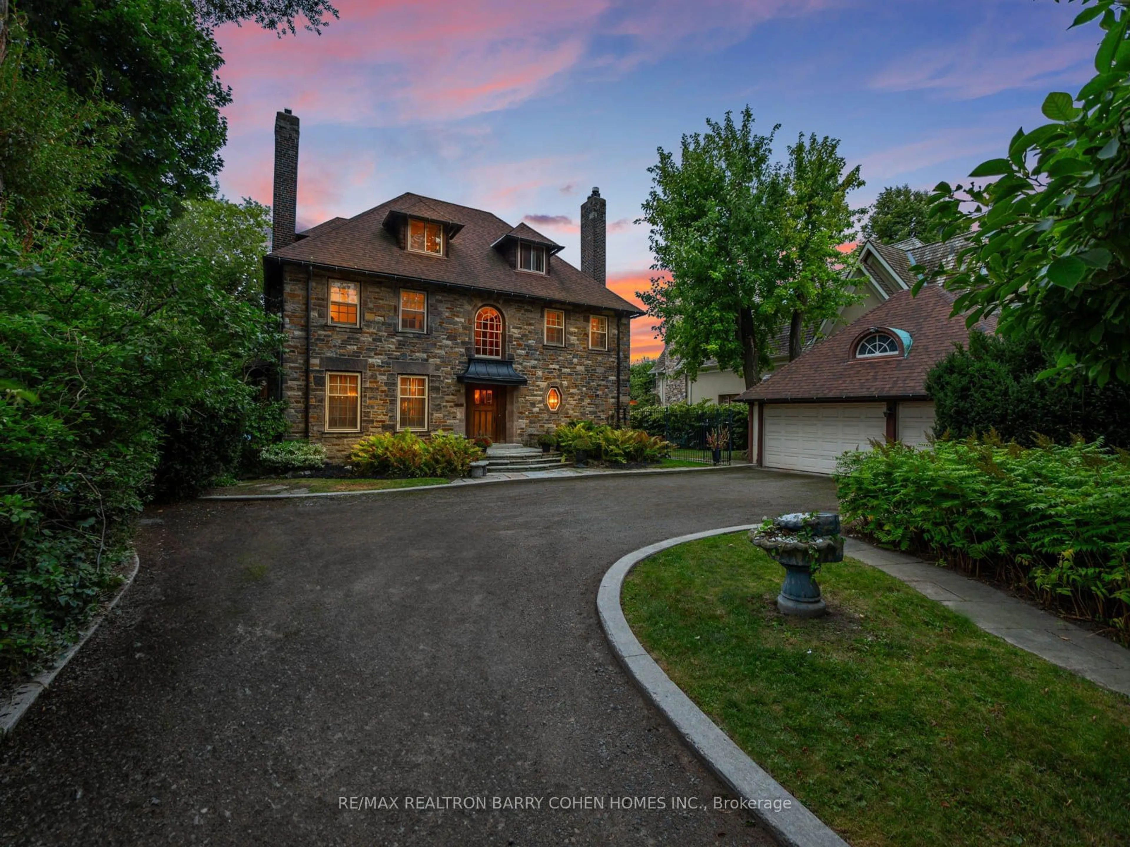 Frontside or backside of a home, cottage for 2639 Lake Shore Blvd, Toronto Ontario M8V 1G5