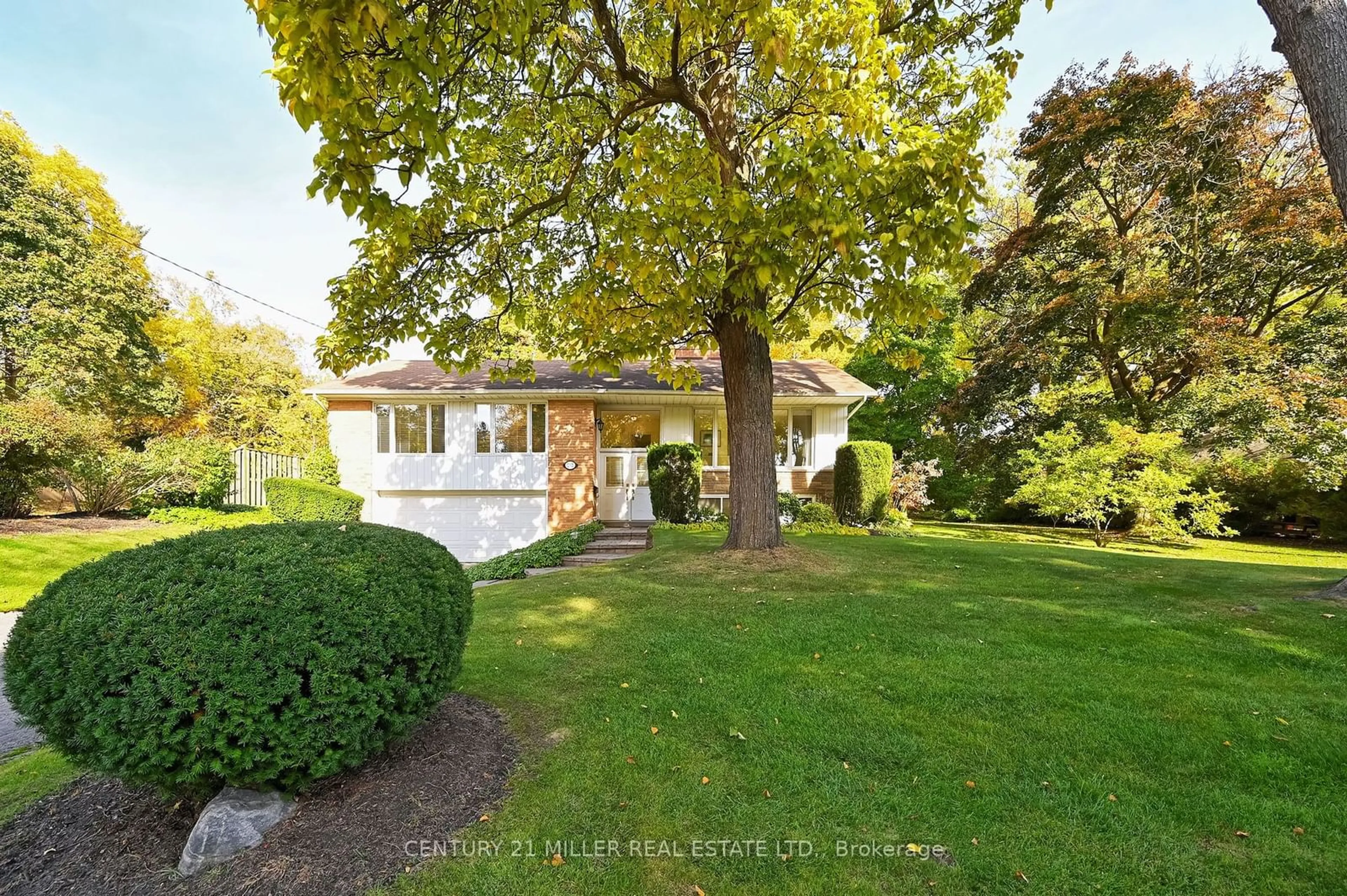 Frontside or backside of a home, cottage for 257 Wedgewood Dr, Oakville Ontario L6J 4R6