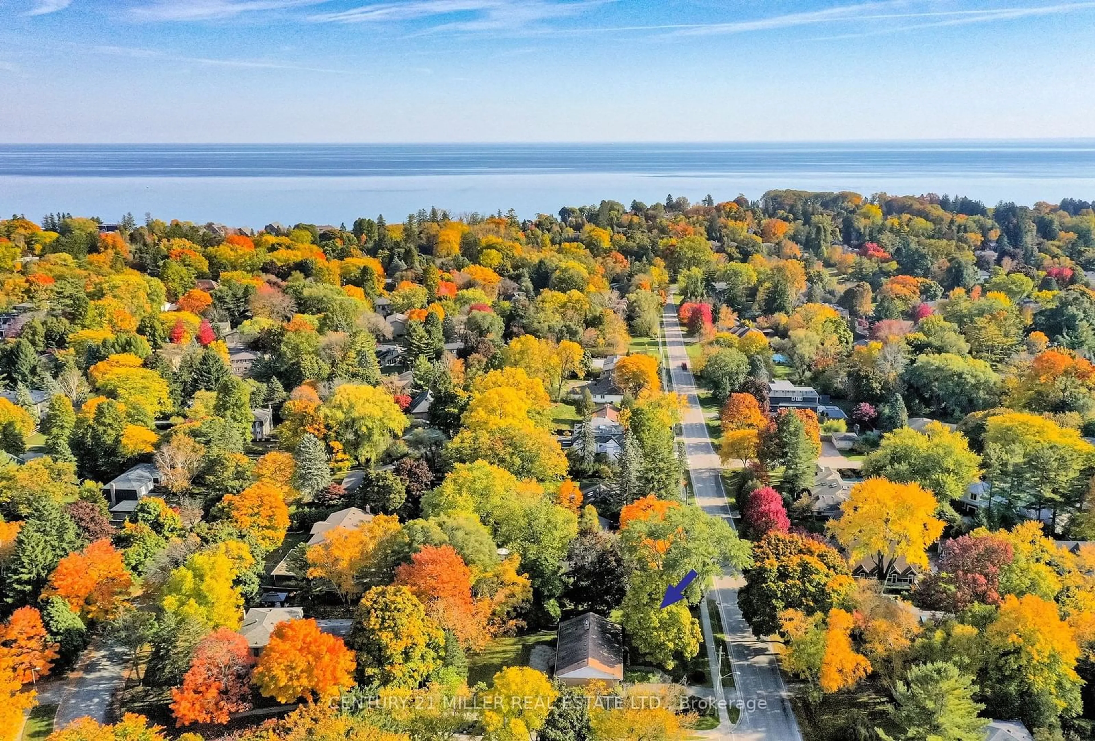 A pic from exterior of the house or condo, lake for 257 Wedgewood Dr, Oakville Ontario L6J 4R6