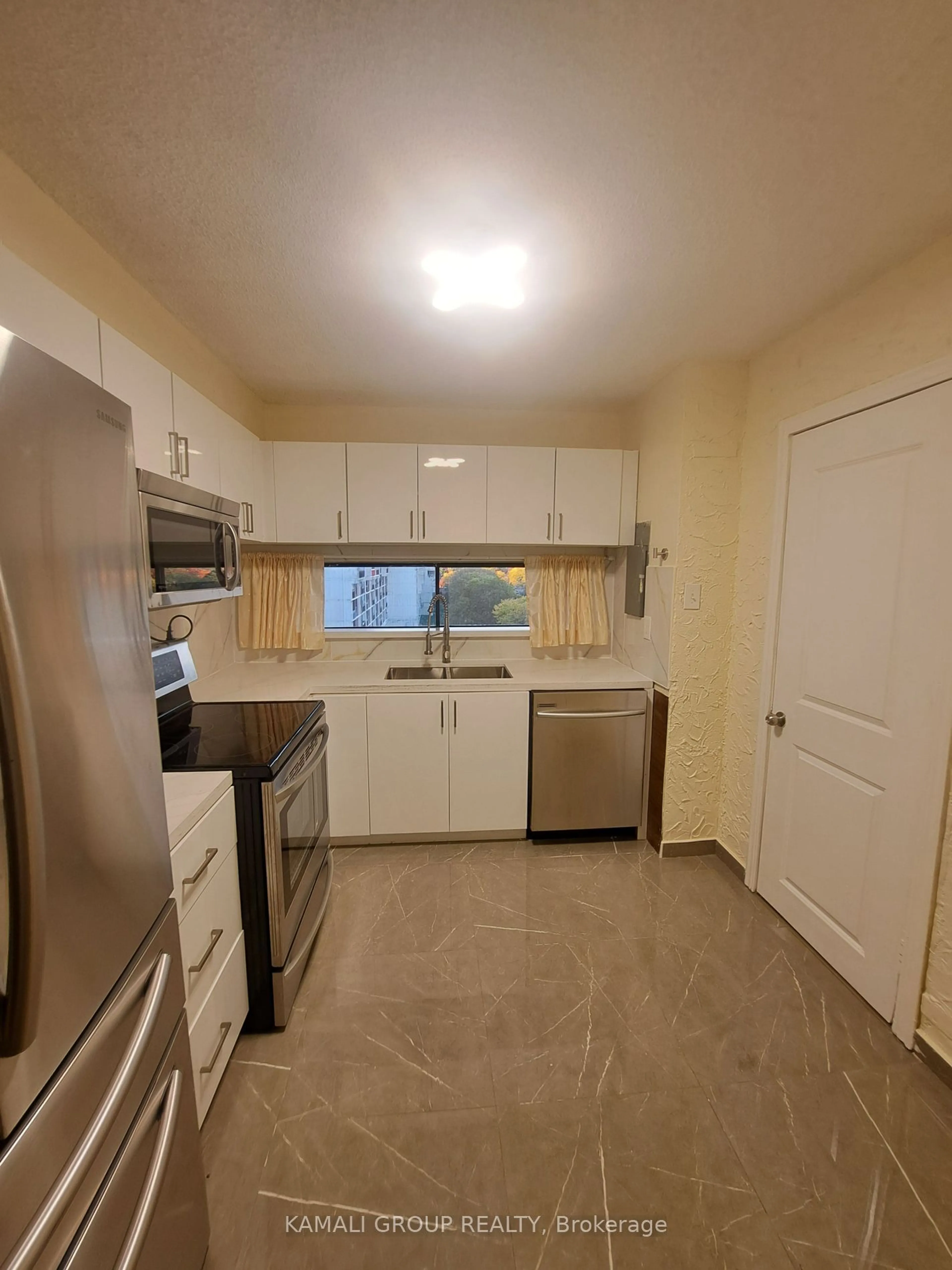 Standard kitchen, unknown floor for 4645 Jane St #727, Toronto Ontario M3N 2K9