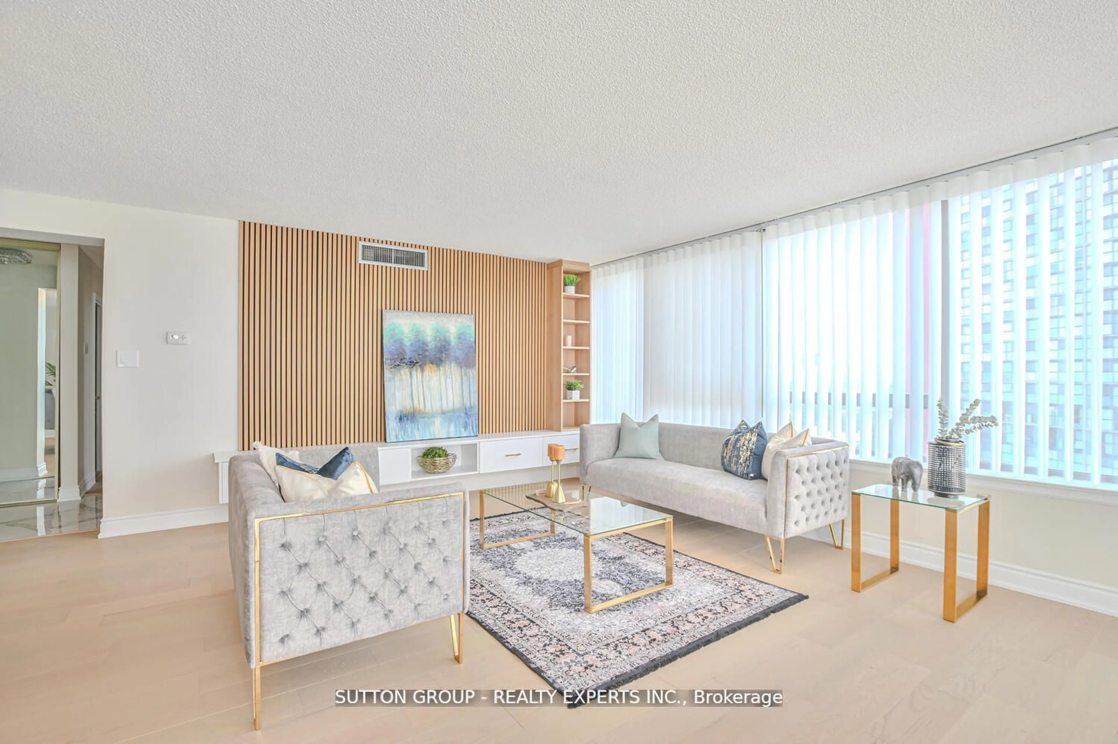 Living room, carpet floors for 4235 Sherwoodtowne Blvd #907, Mississauga Ontario L4Z 1W3