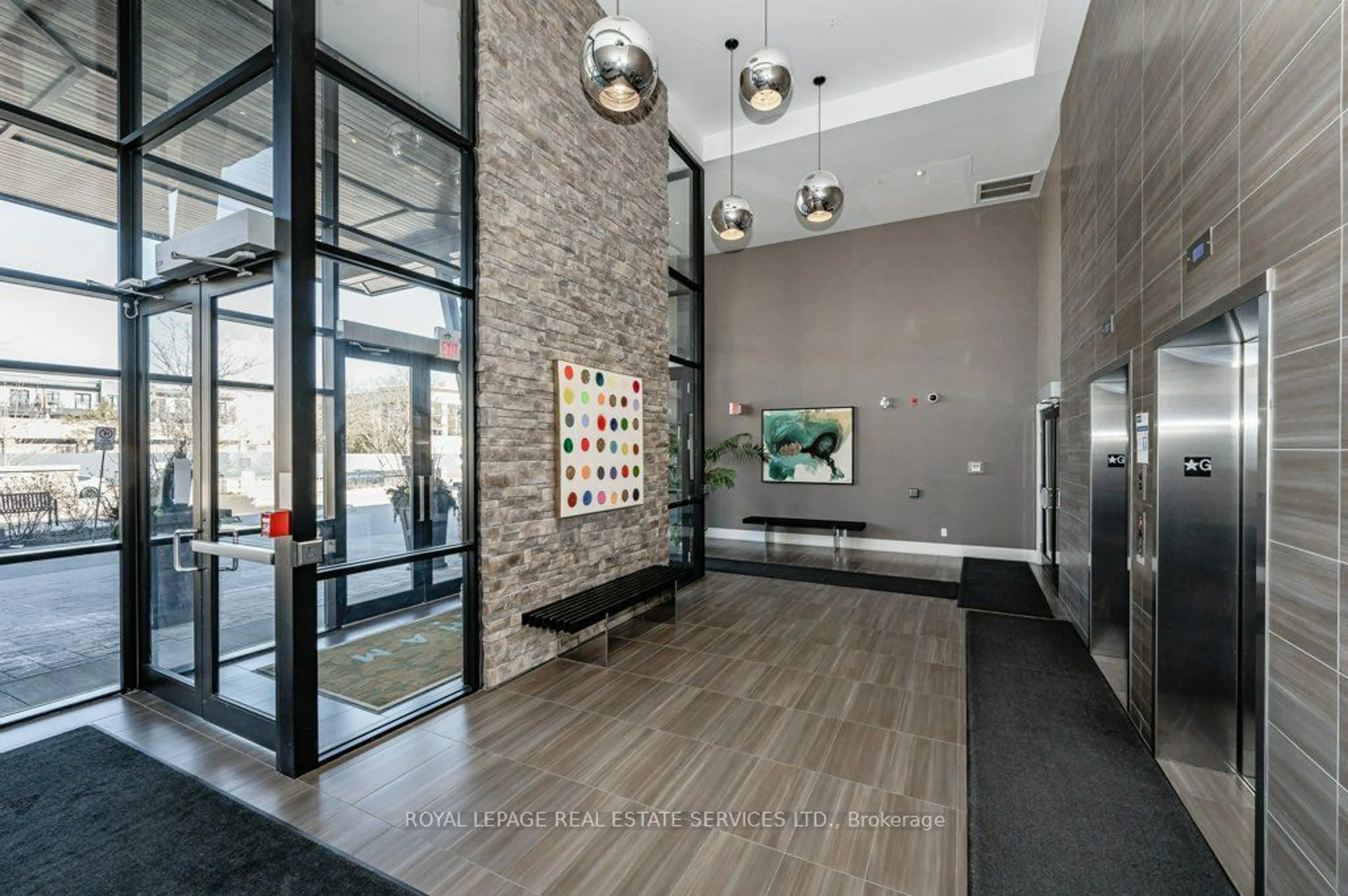 Indoor lobby, wood floors for 128 Garden Dr #417, Oakville Ontario L6K 0H7