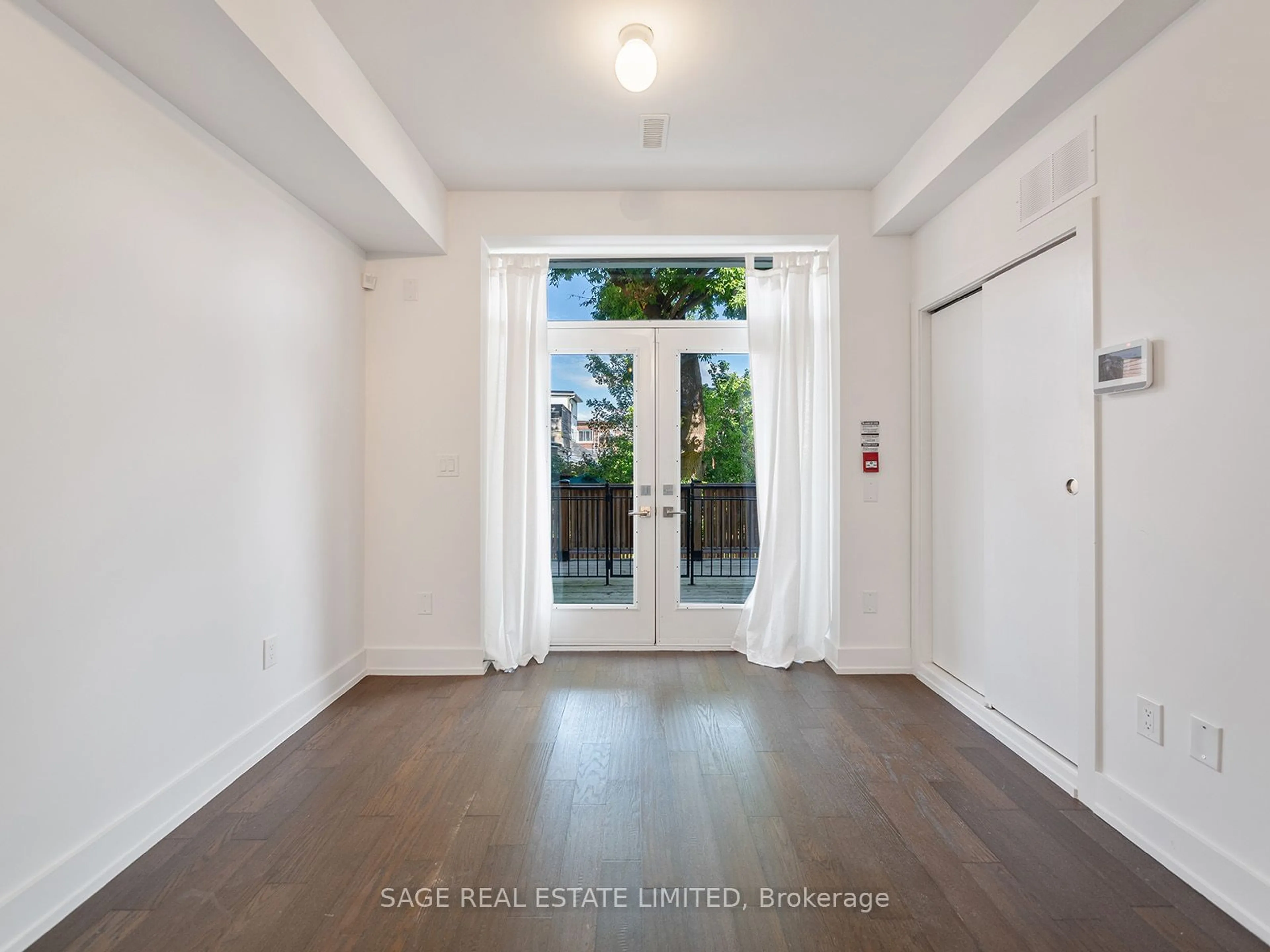 Indoor entryway, wood floors for 1183 Dufferin St #105, Toronto Ontario M6H 4B7