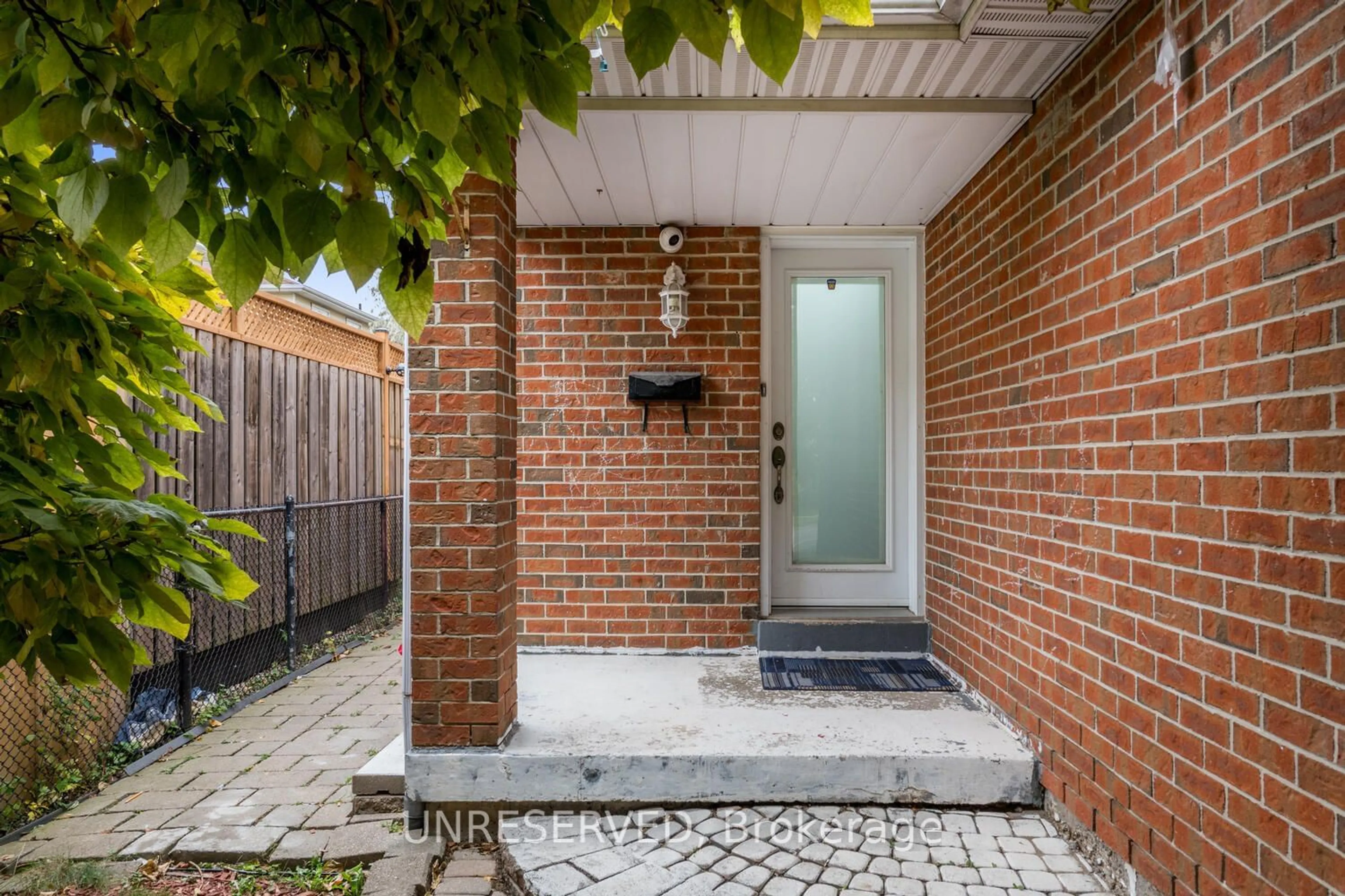 Home with brick exterior material for 148 Sunforest Dr, Brampton Ontario L6Z 2B6