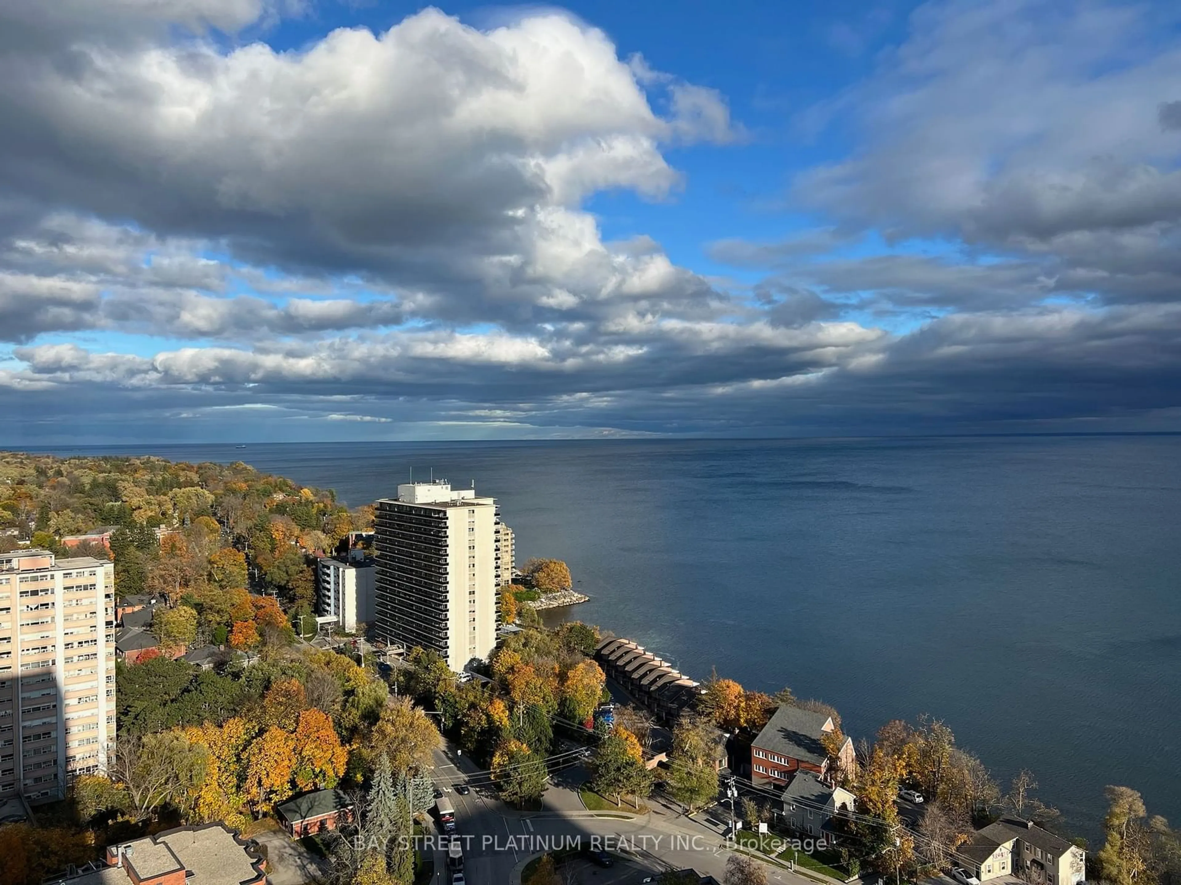 A pic from exterior of the house or condo, lake for 370 MARTHA St #2203, Burlington Ontario L7R 0G9