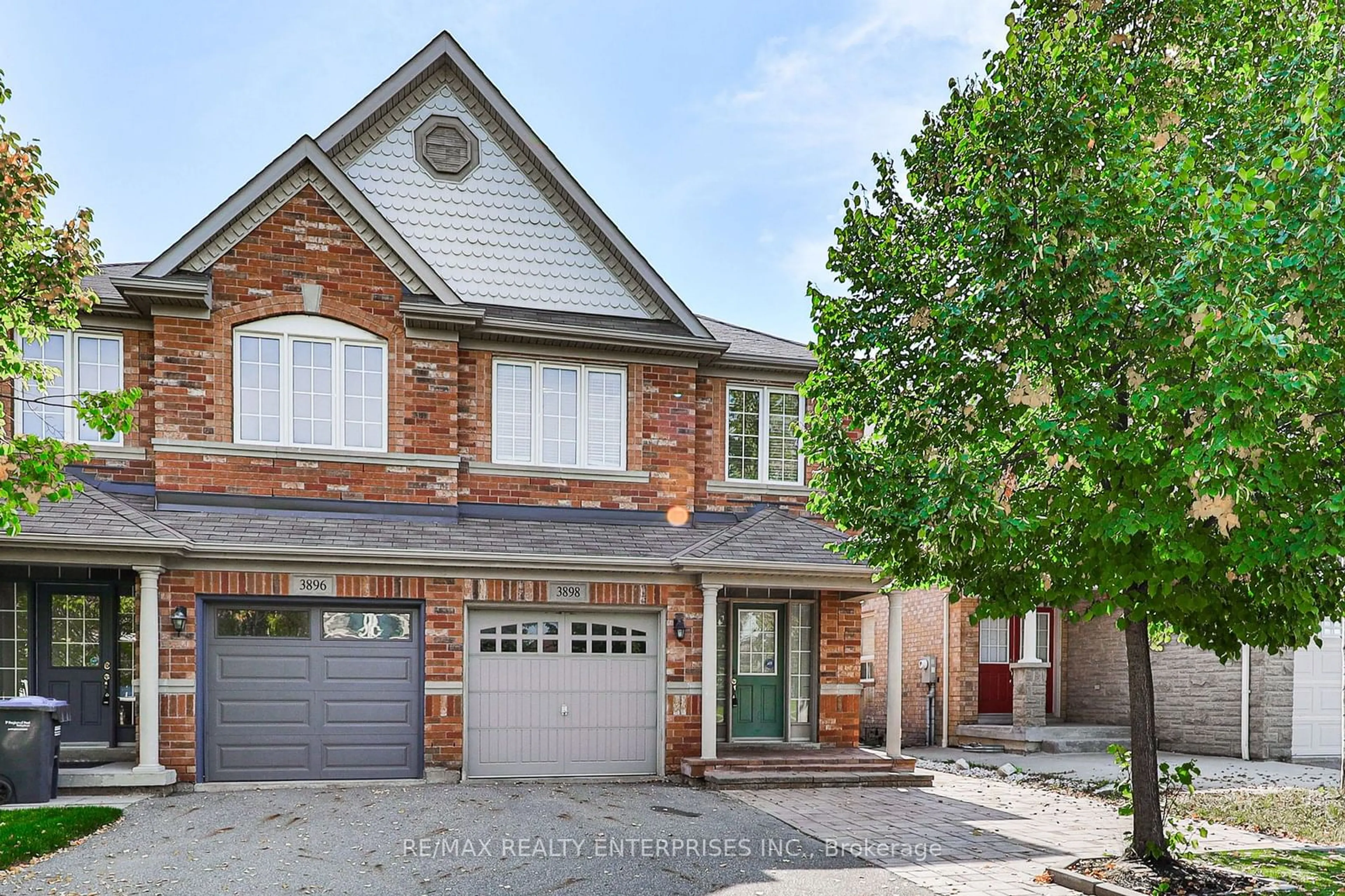 Home with brick exterior material for 3898 Skyview St, Mississauga Ontario L5M 8A4