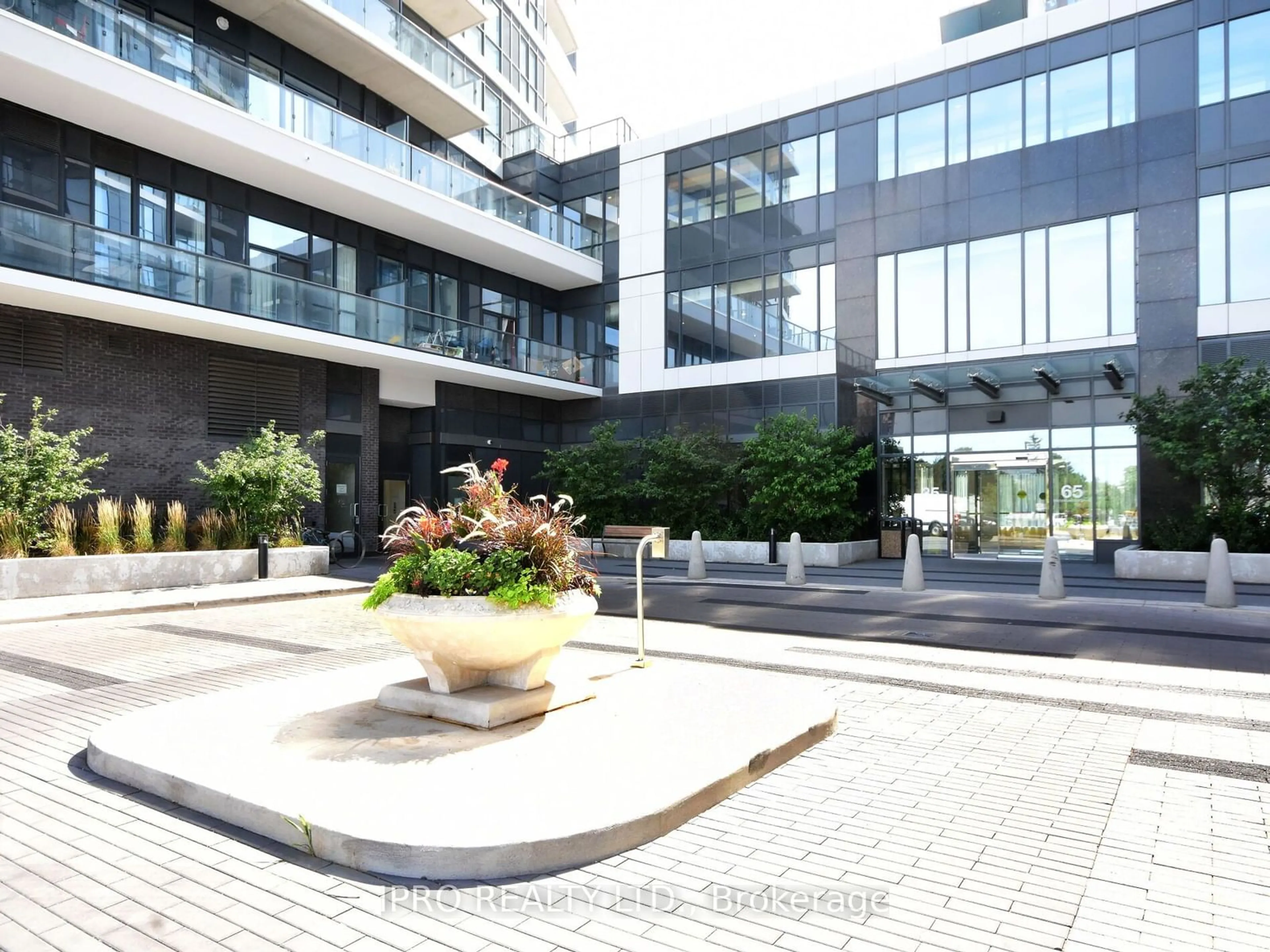 Indoor foyer, ceramic floors for 35 Watergarden Dr #1916, Mississauga Ontario L5R 0G8