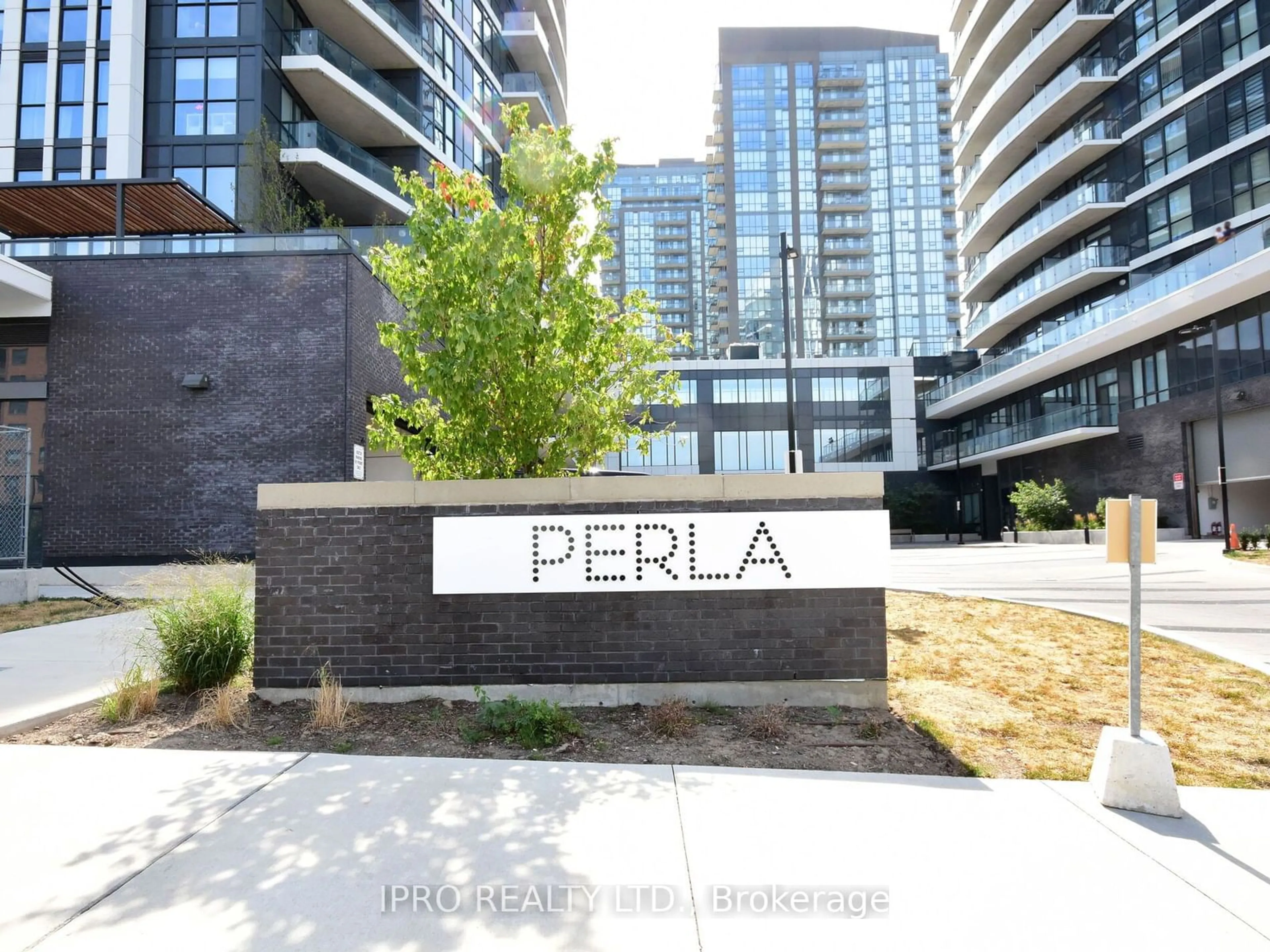 A pic from exterior of the house or condo, the front or back of building for 35 Watergarden Dr #1916, Mississauga Ontario L5R 0G8