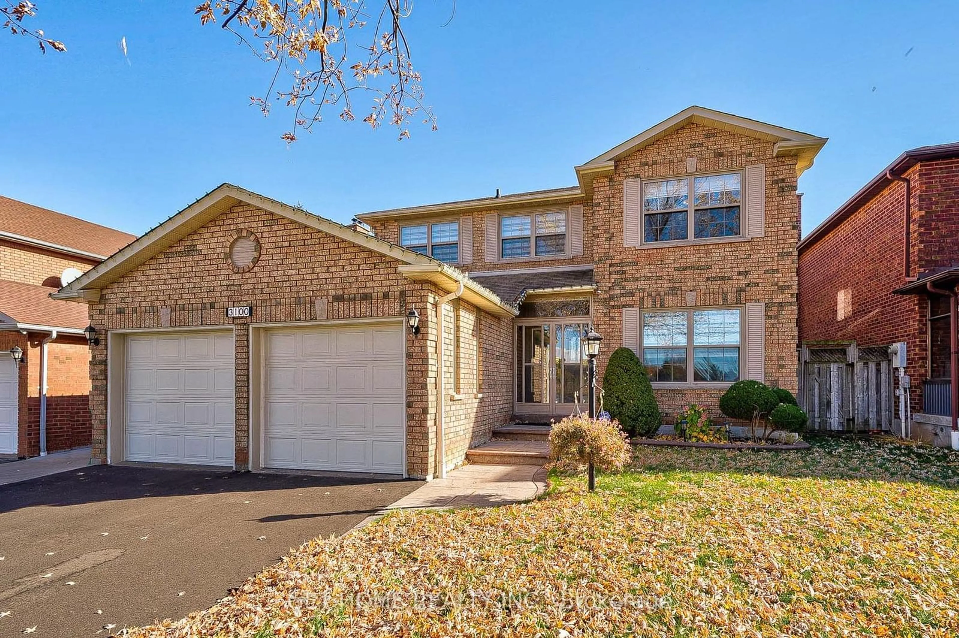 A pic from exterior of the house or condo, the street view for 3100 The Collegeway, Mississauga Ontario L5L 4X8