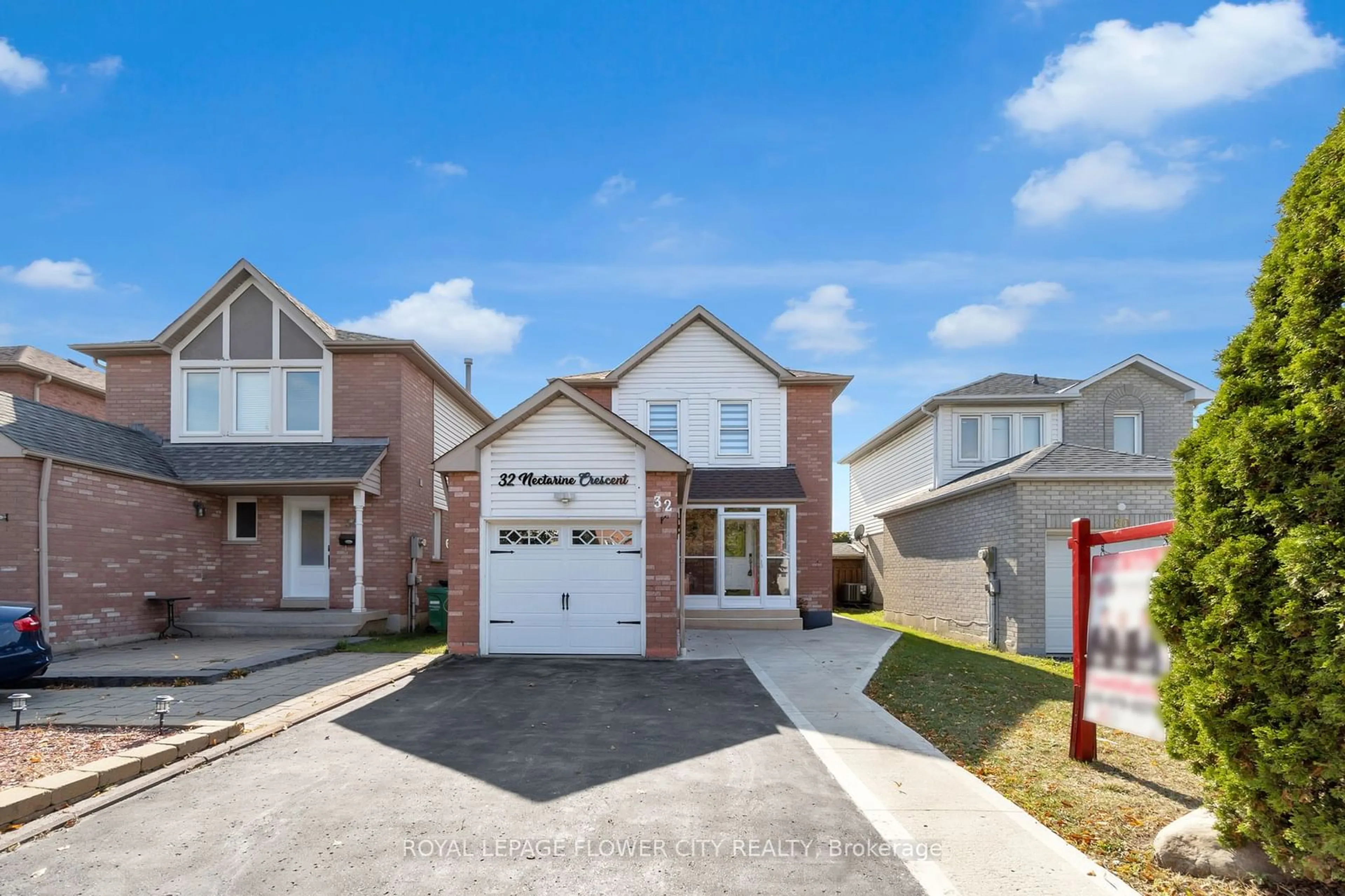 Frontside or backside of a home, cottage for 32 Nectarine Cres, Brampton Ontario L6S 5Z1