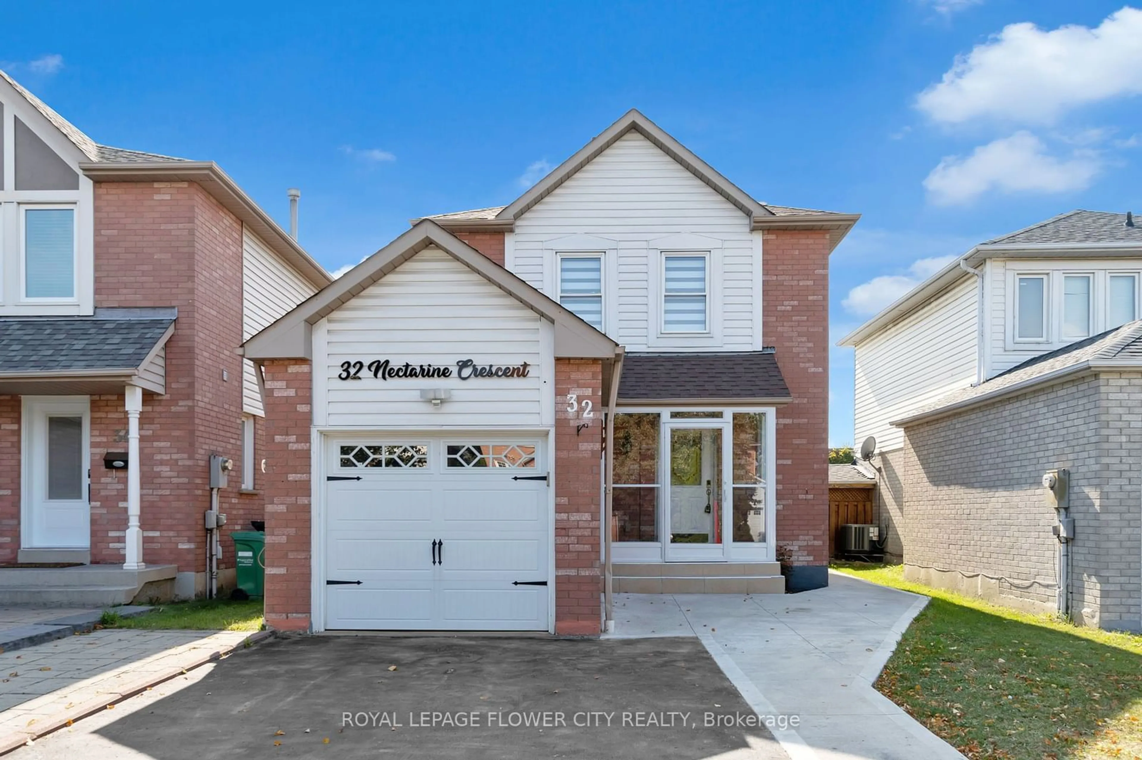 Home with brick exterior material for 32 Nectarine Cres, Brampton Ontario L6S 5Z1